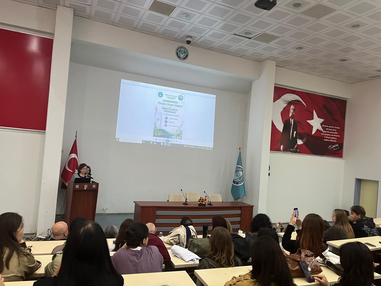 Bölümümüzde 1. Sınıf Öğrencileri için Önlük Giyme Töreni ve Oryantasyon Programı Yapıldı 1