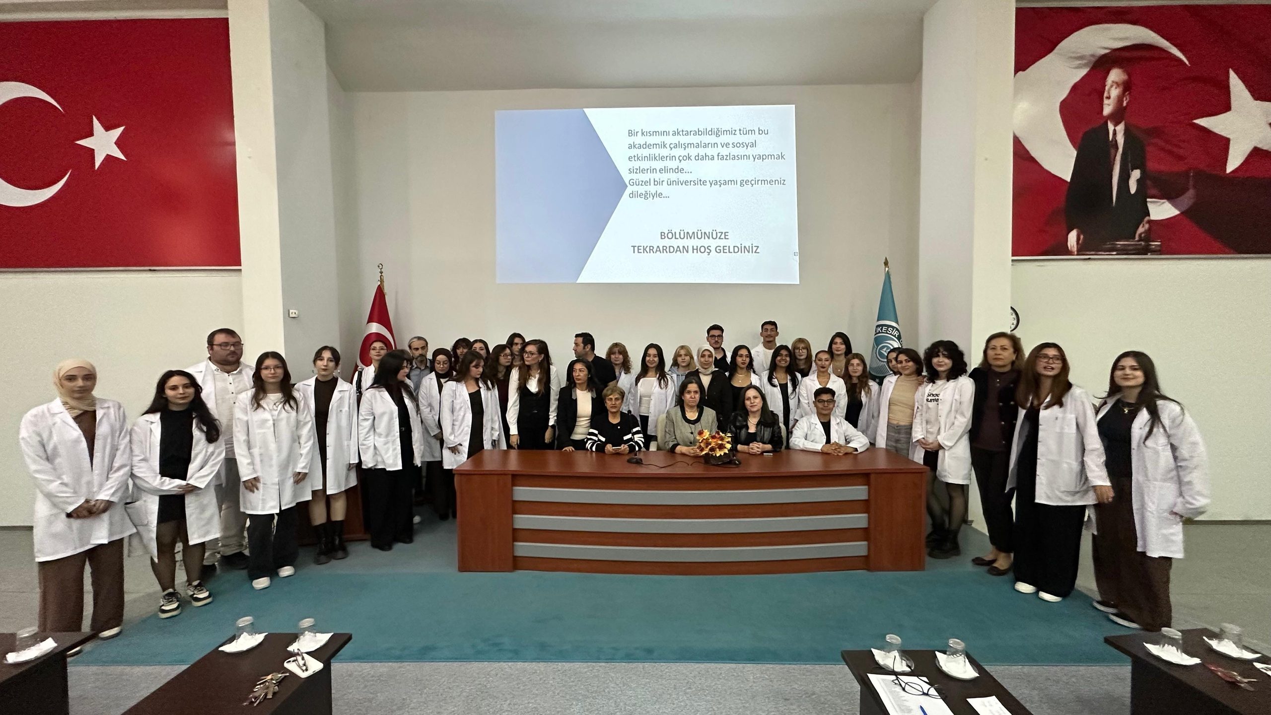 Bölümümüzde 1. Sınıf Öğrencileri için Önlük Giyme Töreni ve Oryantasyon Programı Yapıldı