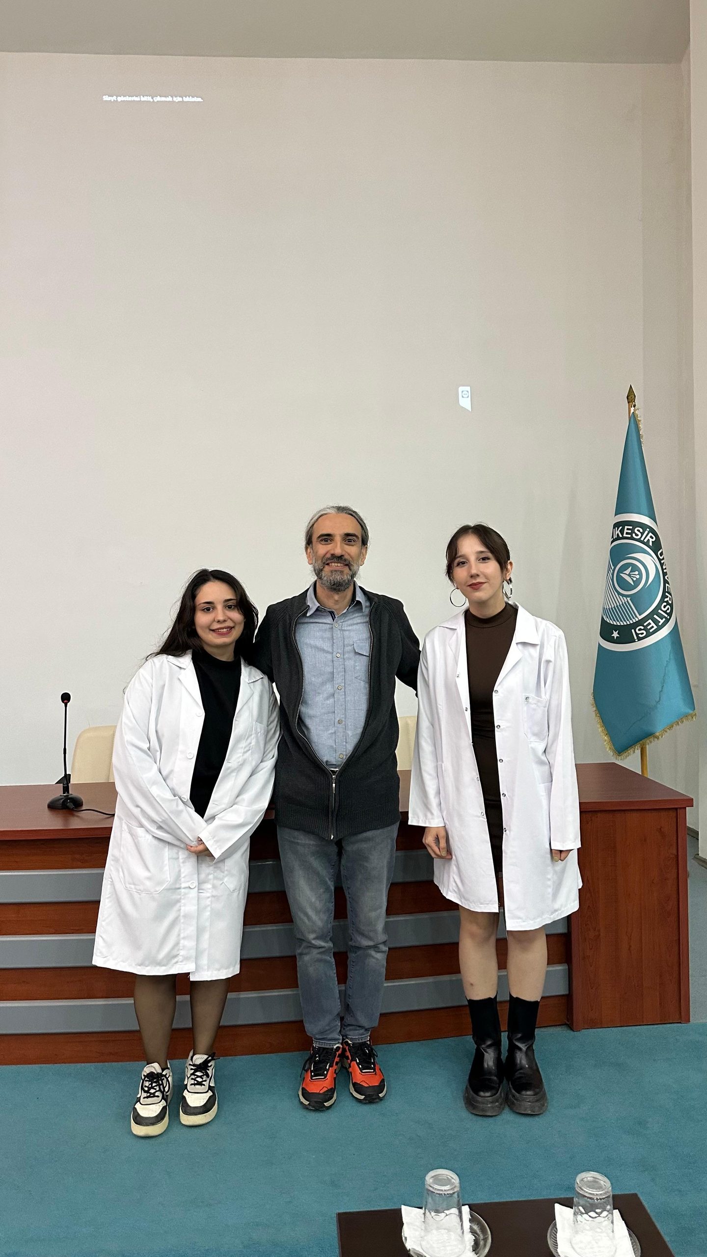 Bölümümüzde 1. Sınıf Öğrencileri için Önlük Giyme Töreni ve Oryantasyon Programı Yapıldı 12