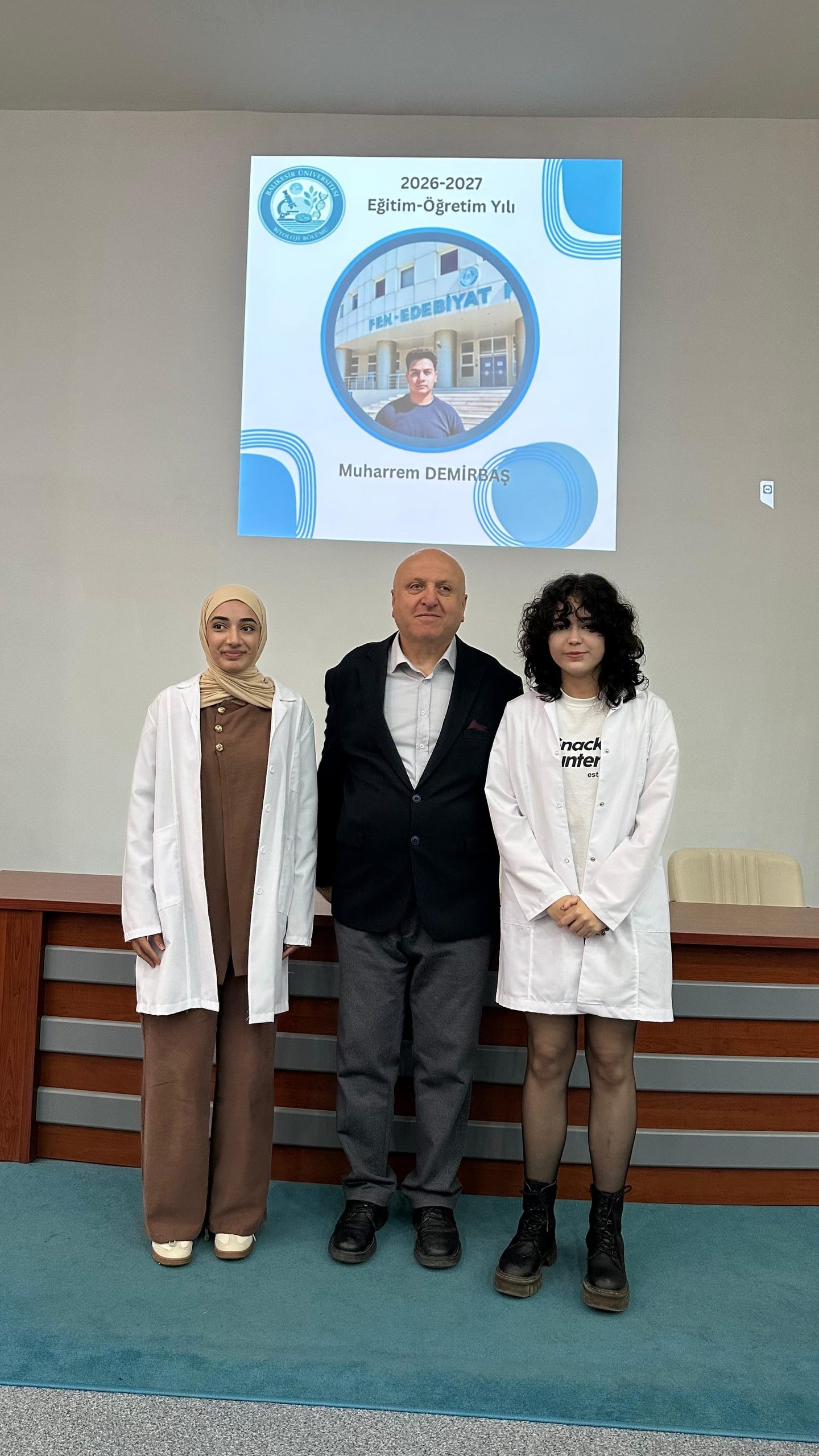 Bölümümüzde 1. Sınıf Öğrencileri için Önlük Giyme Töreni ve Oryantasyon Programı Yapıldı 13