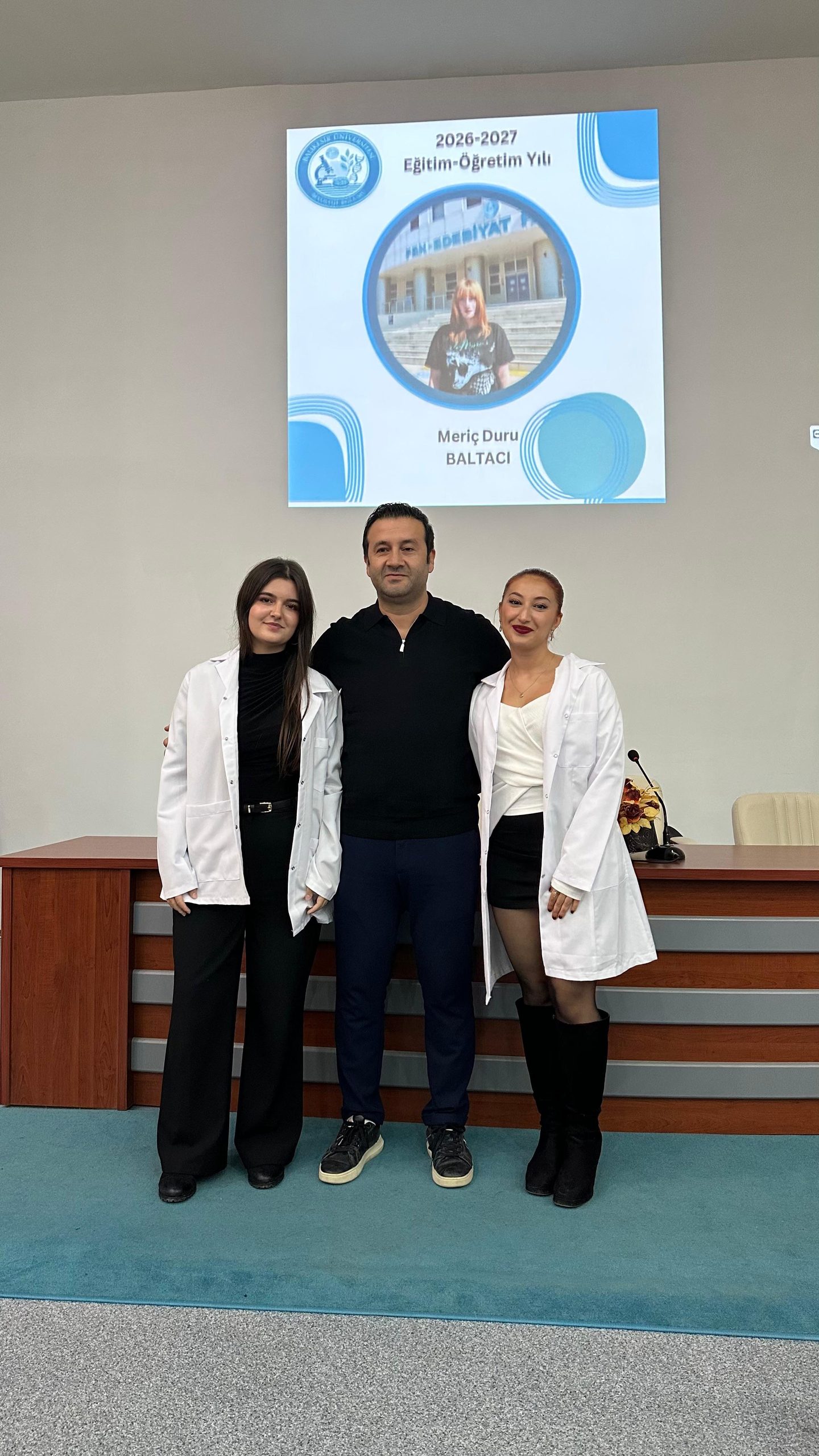 Bölümümüzde 1. Sınıf Öğrencileri için Önlük Giyme Töreni ve Oryantasyon Programı Yapıldı 10