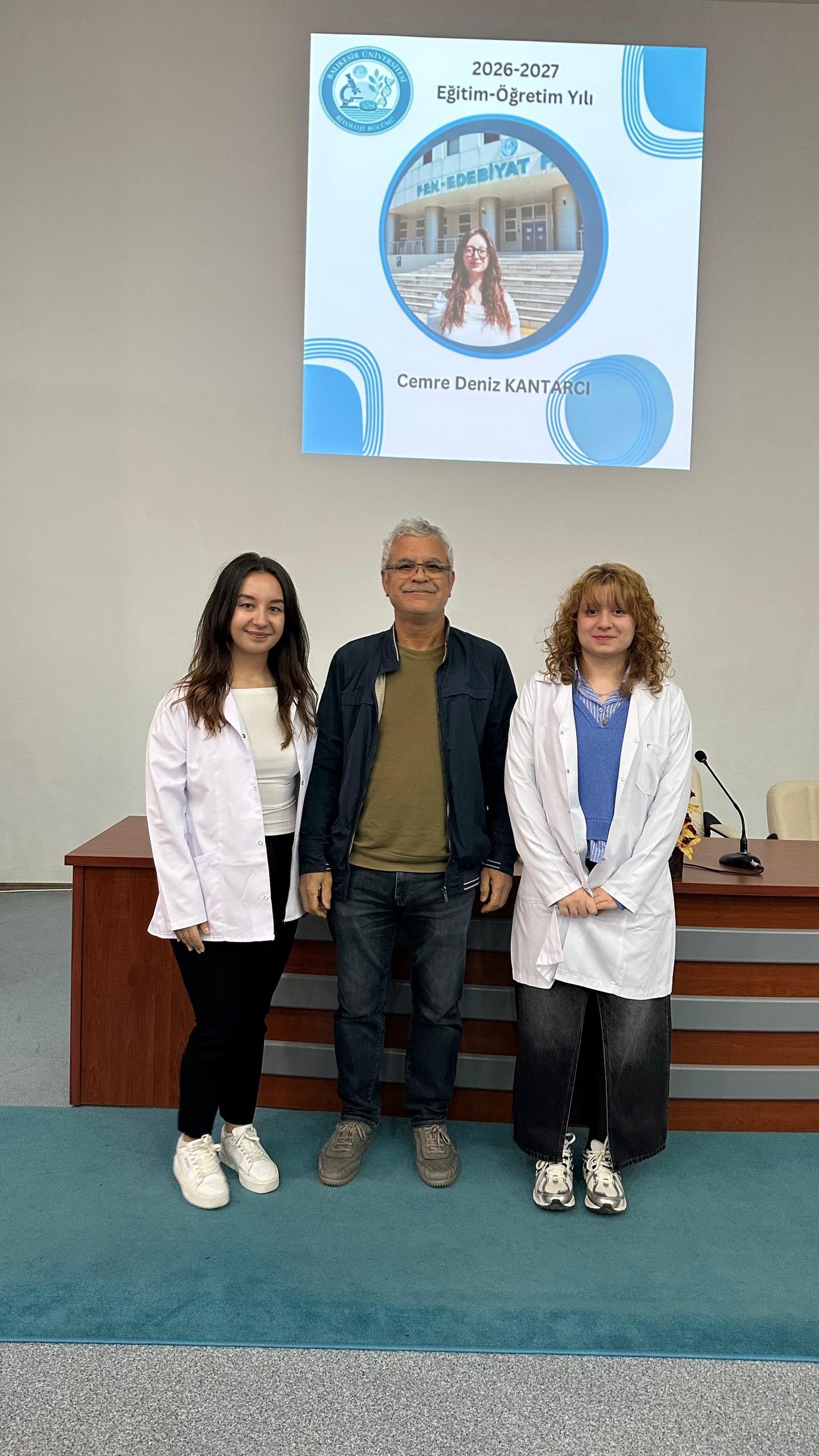 Bölümümüzde 1. Sınıf Öğrencileri için Önlük Giyme Töreni ve Oryantasyon Programı Yapıldı 6
