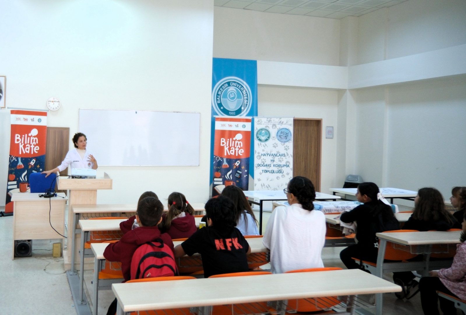 BAÜN Bilim Kafe’de Küçük Hayvanseverler Veteriner Hekimliği Yakından Tanıdı 4