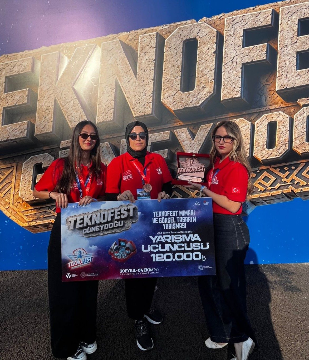 BAÜN’den TEKNOFEST’te Yeni Başarı: Geleceğin Mimarlarına Sahne Tasarımlarıyla 3.lük Ödülü 2