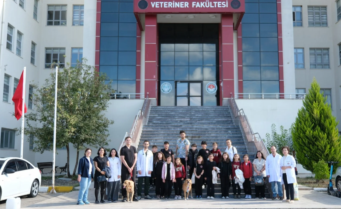 Bilim Kafe’de Minik Hayvanseverler Veteriner Hekimliği Yakından Tanıdı 16