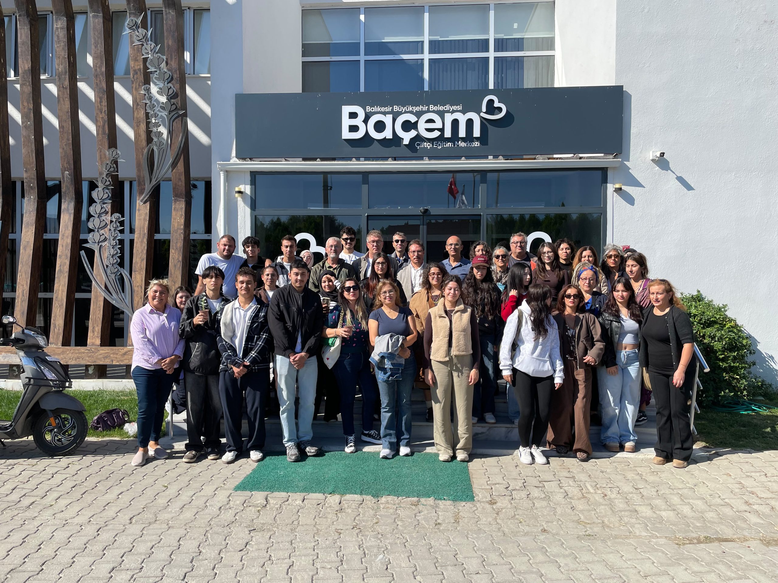 Tıbbi ve Aromatik Bitkiler Programı Öğrencilerimizden BAÇEM’e Teknik Gezi