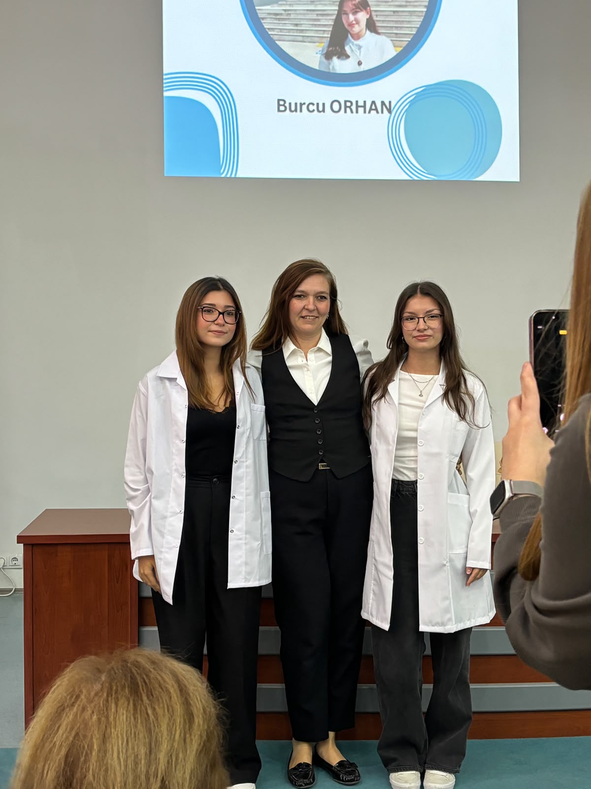 Bölümümüzde 1. Sınıf Öğrencileri için Önlük Giyme Töreni ve Oryantasyon Programı Yapıldı 17