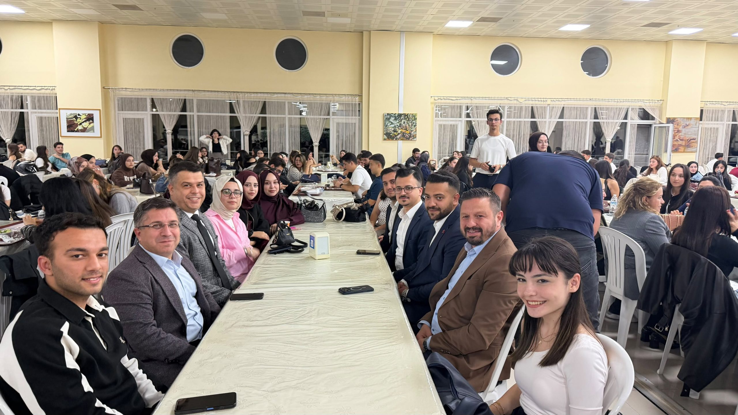 BAÜN’de Öğrenciler, ÜNİAK Topluluğunun Geleneksel Sıra Gecesi Programında Bir Araya Geldi 2