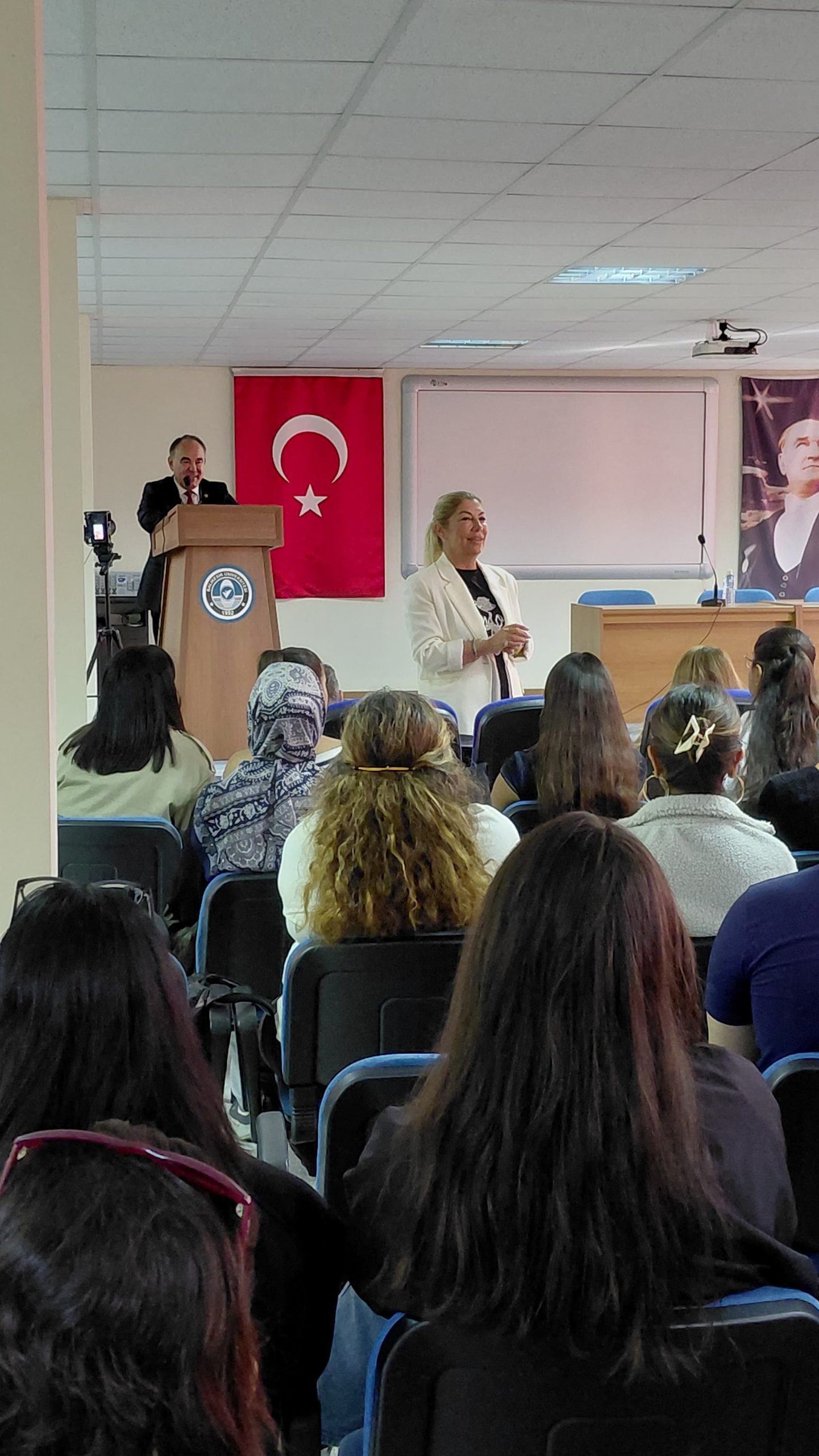 Ayvalık Meslek Yüksekokulu’nda "Açılış Dersi" Ayvalık Ticaret Odası’ndan 3