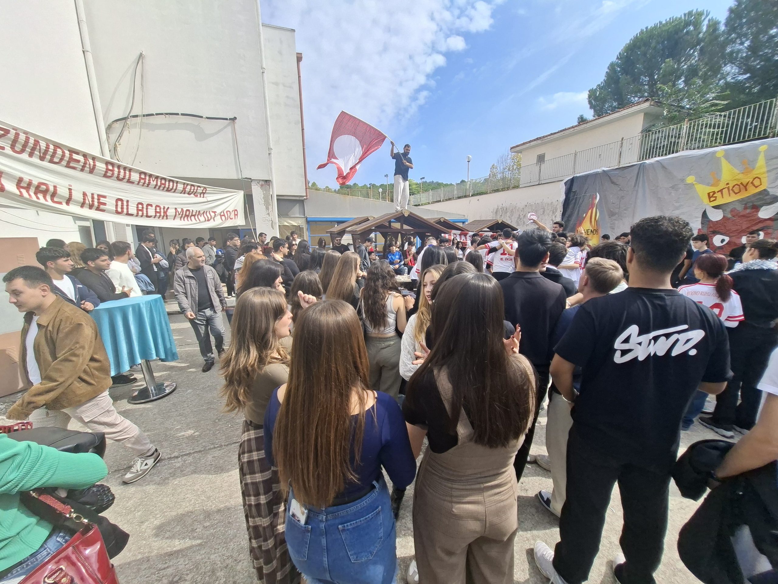 Fakültemize Yeni Katılan Öğrencilere Yönelik Lay Lay Partisi Yapıldı 4
