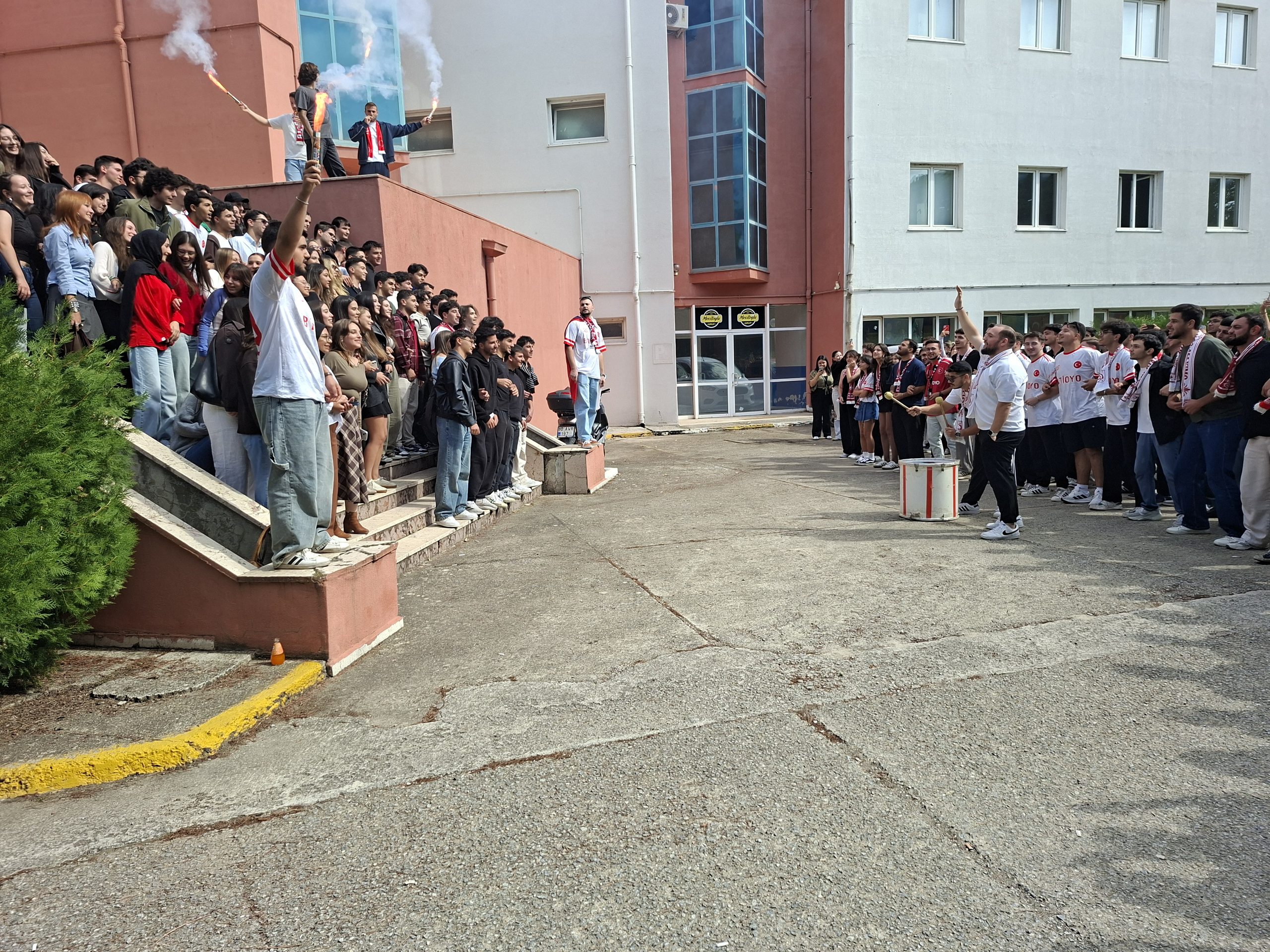 Fakültemize Yeni Katılan Öğrencilere Yönelik Lay Lay Partisi Yapıldı 2