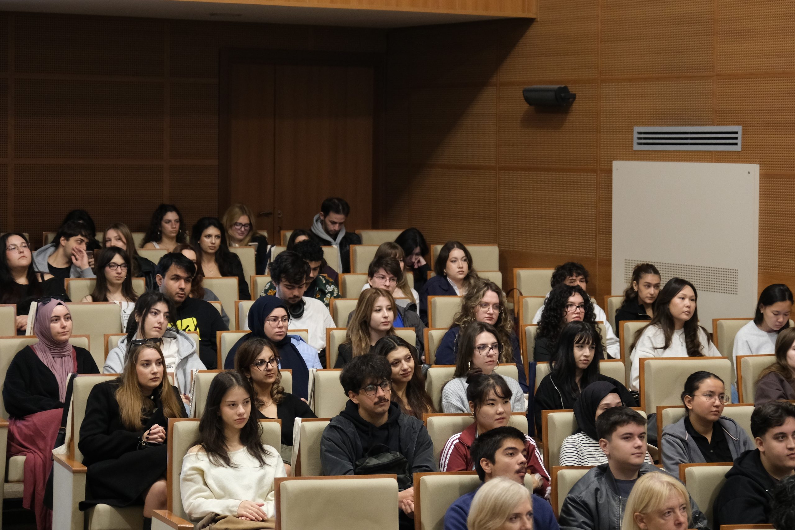 BAÜN'de Çevre Bilinci ve Yabancı Dil Eğitimi Buluşturan Uluslararası EcoLingua Projesi Tamamlandı 4