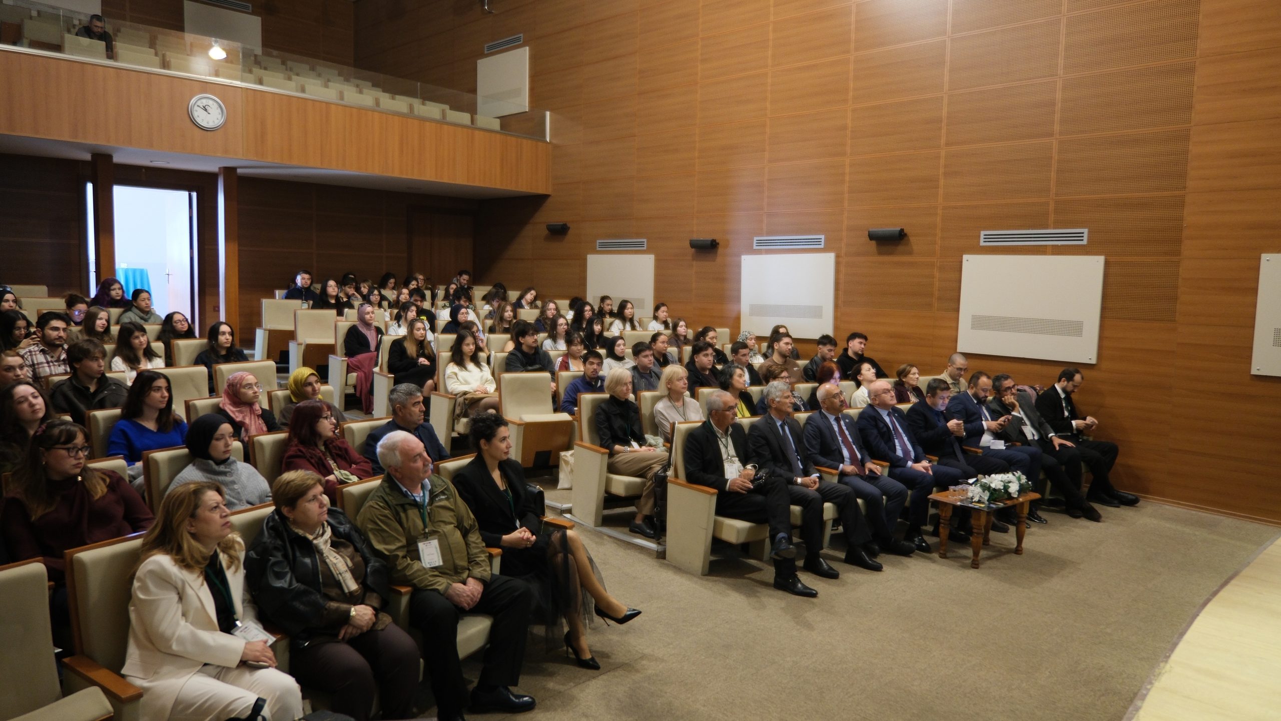 BAÜN'de Çevre Bilinci ve Yabancı Dil Eğitimi Buluşturan Uluslararası EcoLingua Projesi Tamamlandı 6