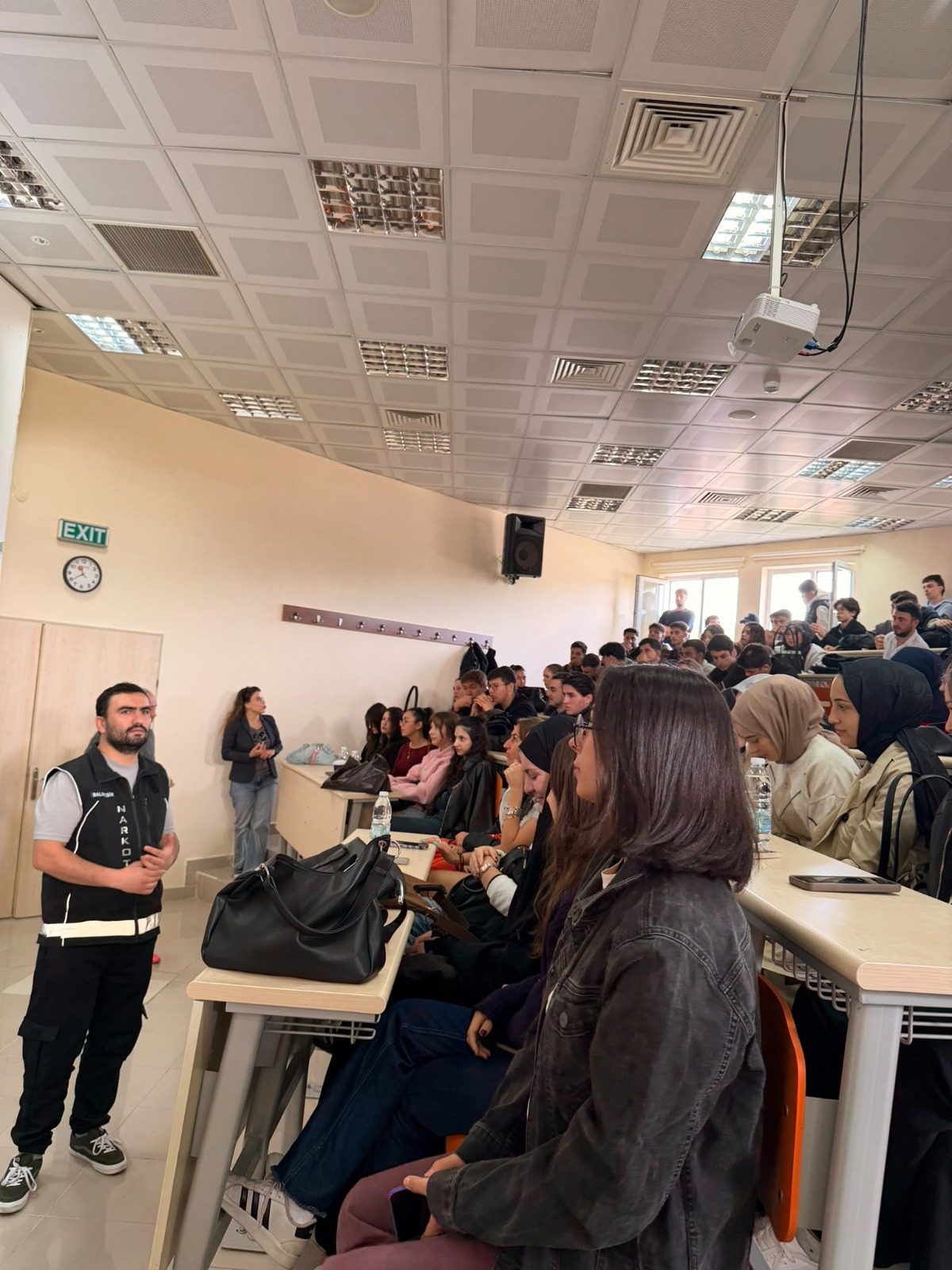 Balıkesir Meslek Yüksekokulunda "Narkorehber Gençlik Modülü" Projesi Kapsamında Bir Eğitim Semineri Düzenlendi 3