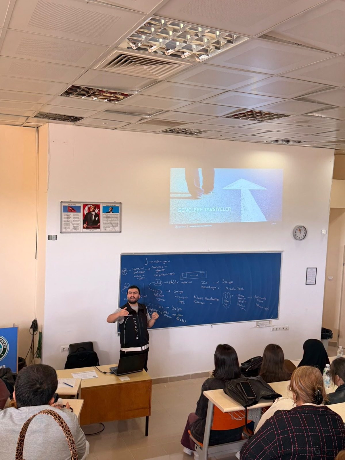 Balıkesir Meslek Yüksekokulunda "Narkorehber Gençlik Modülü" Projesi Kapsamında Bir Eğitim Semineri Düzenlendi 5