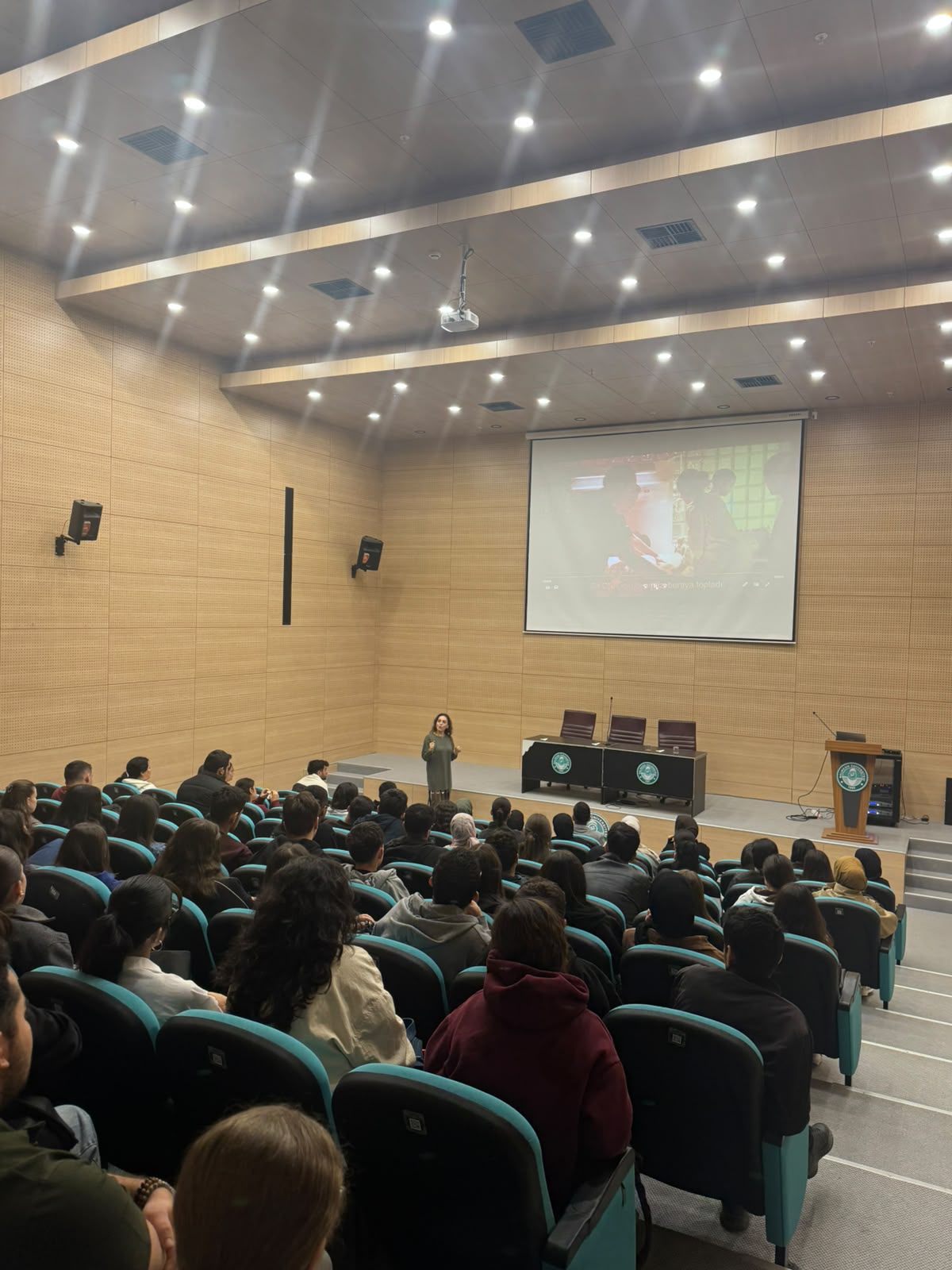 "Bazen öğrenmek; bir sahnede, bir karakterde ve tek bir cümlede saklıdır." sloganıyla Dezenformasyonla Mücadele Topluluğu Etkinliği 5