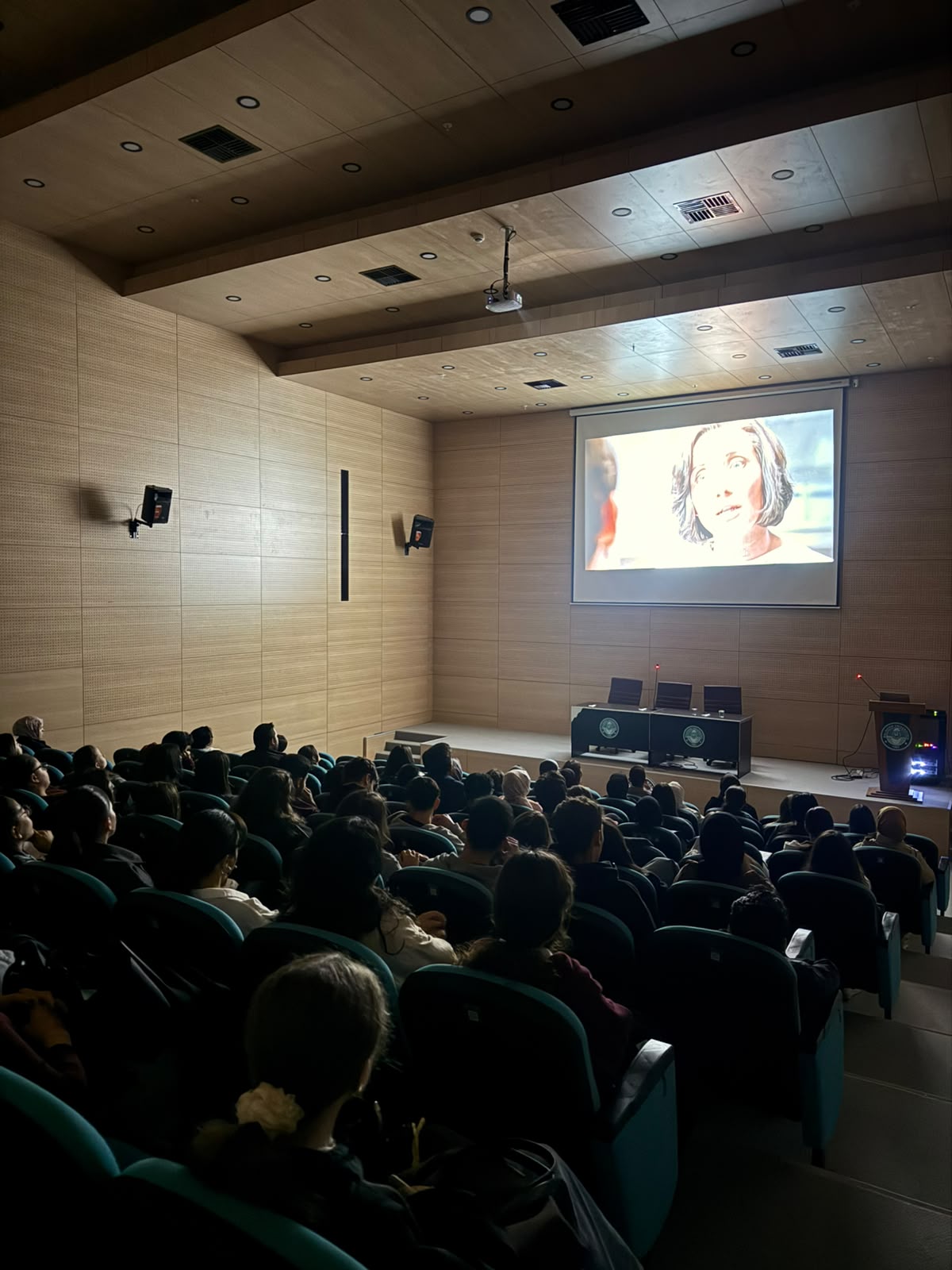 "Bazen öğrenmek; bir sahnede, bir karakterde ve tek bir cümlede saklıdır." sloganıyla Dezenformasyonla Mücadele Topluluğu Etkinliği 4