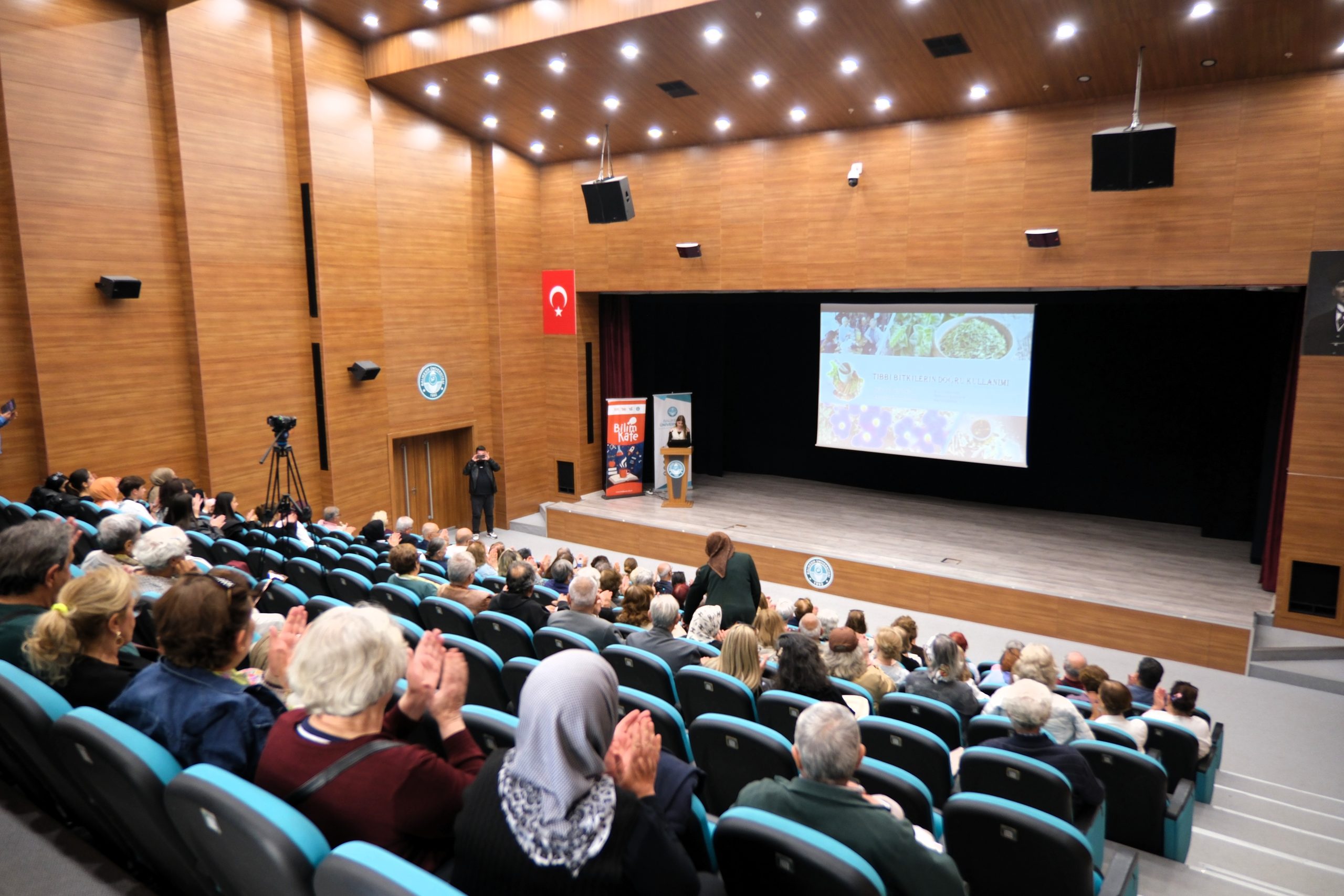 BAÜN Bilim Kafede Tıbbi Bitkilerin Bilinçli Kullanımına Dikkat Çekildi 4