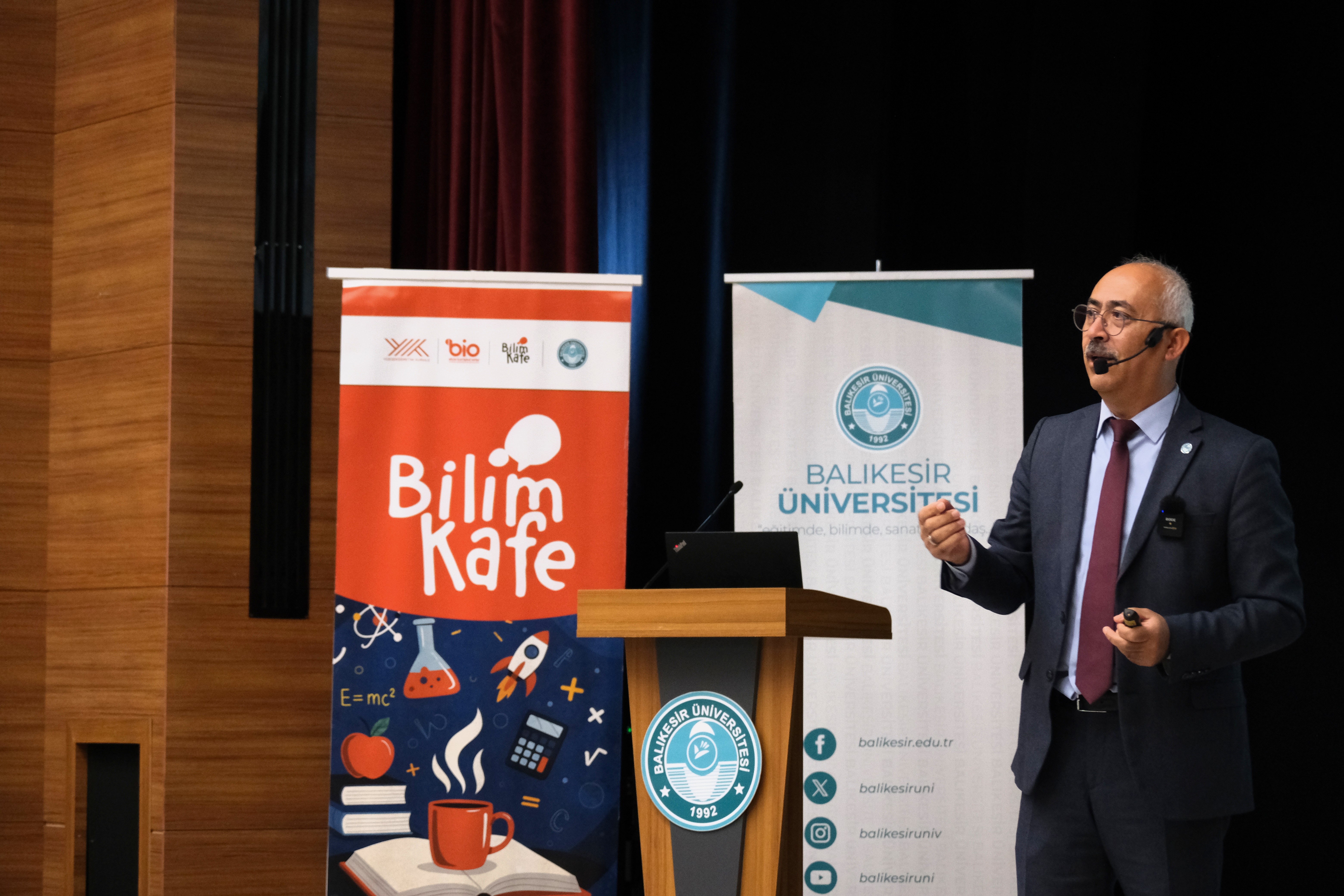 BAÜN Bilim Kafede Tıbbi Bitkilerin Bilinçli Kullanımına Dikkat Çekildi
