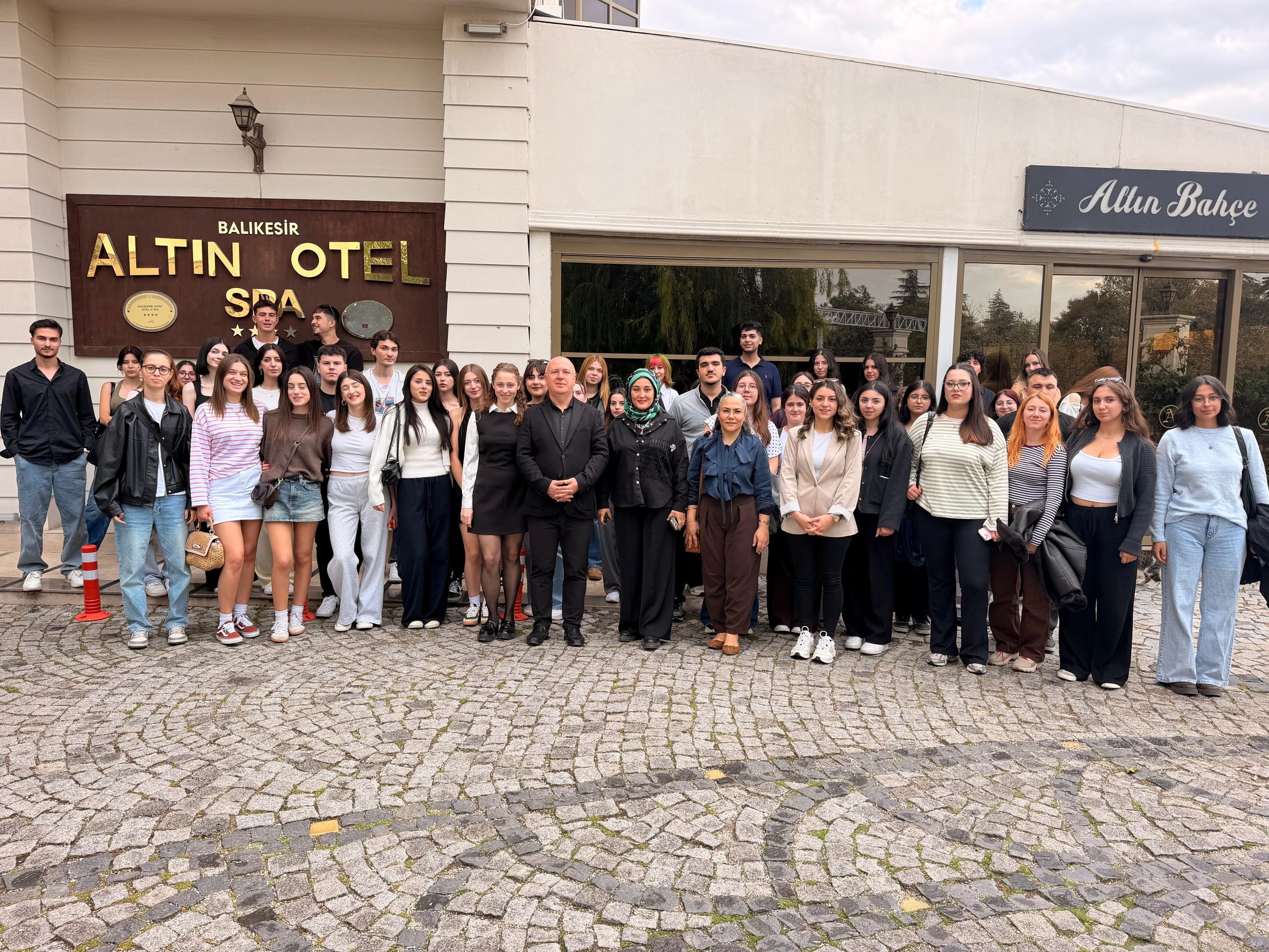 Turizm ve Otel İşletmeciliği Programı Öğrencilerinden Altın Otel’e Teknik Gezi
