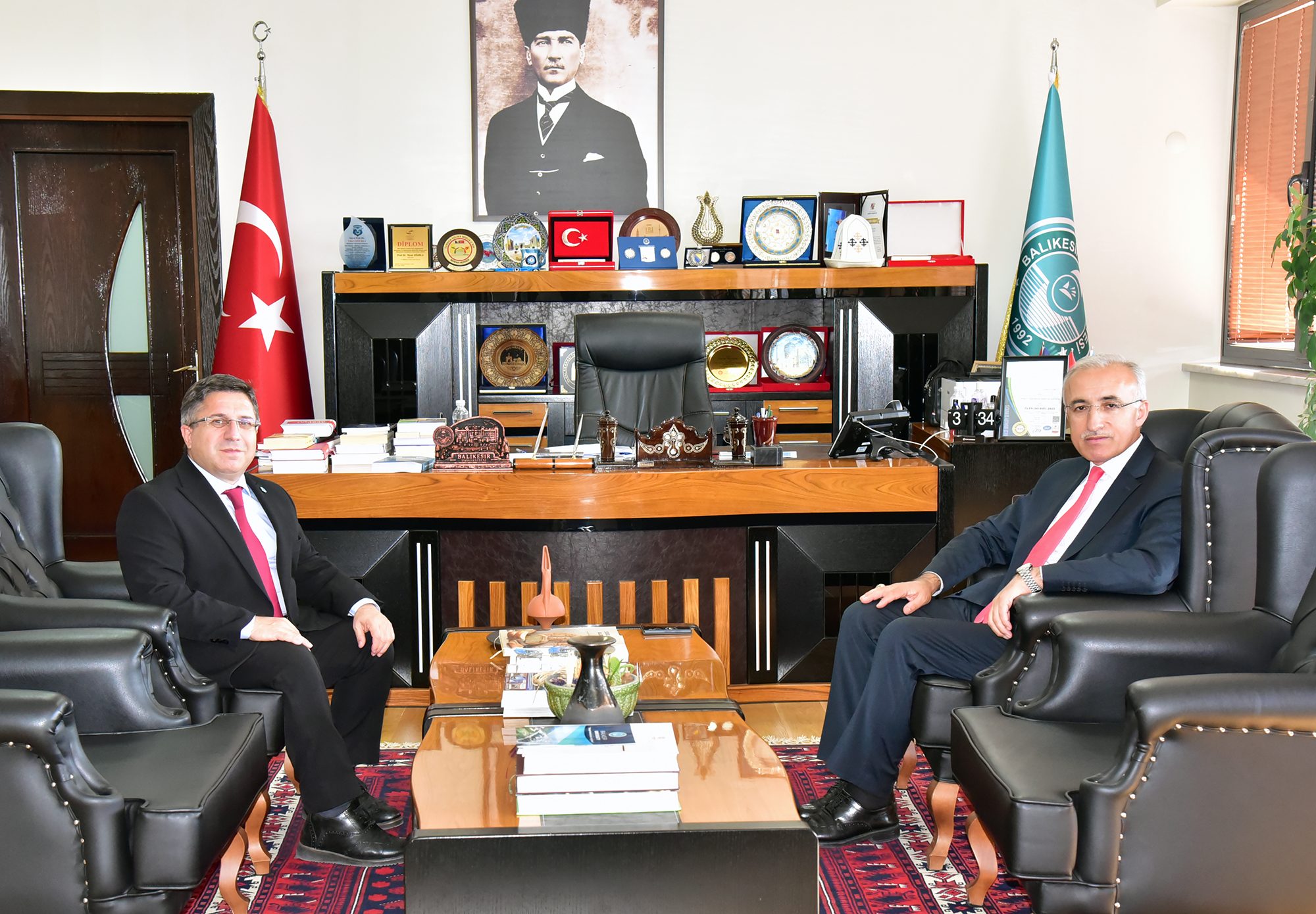 Hoca Ahmet Yesevi Uluslararası Türk-Kazak Üniversitesi Mütevelli Heyet Başkanı Prof. Dr. Hüseyin Karaman’dan Rektör Oğurlu’ya Ziyaret