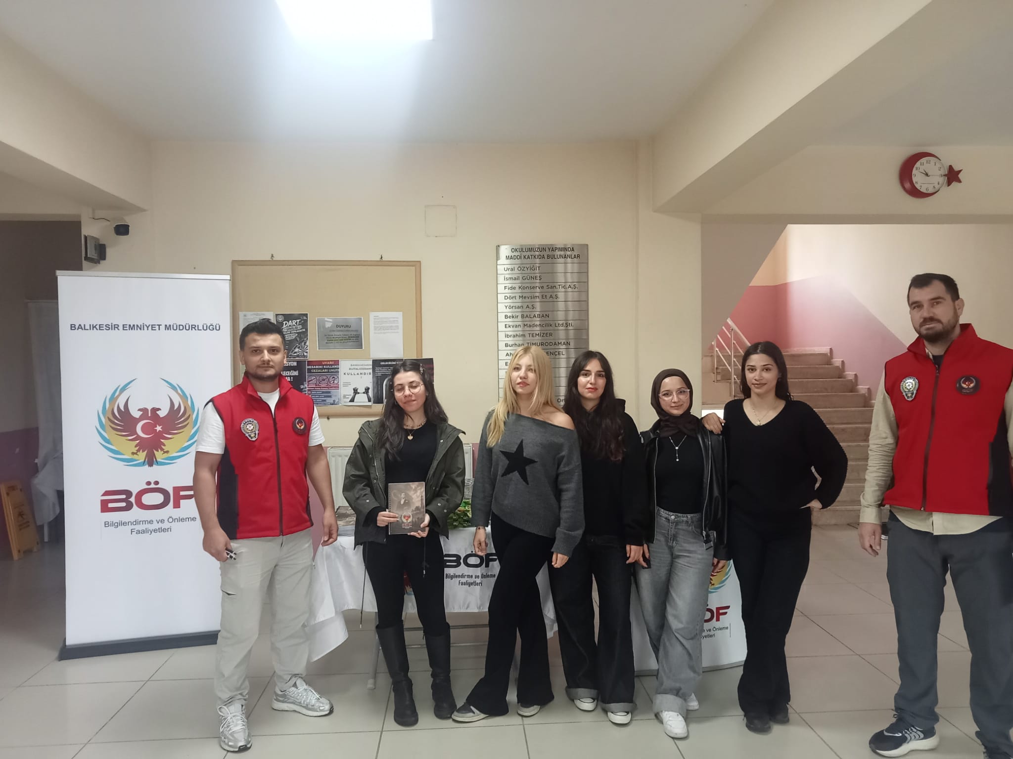 Yüksekokulumuzda BÖF Ekibinden "El Ele Güvenli Geleceğe" Projesi Kapsamında Bilgilendirme Standı 