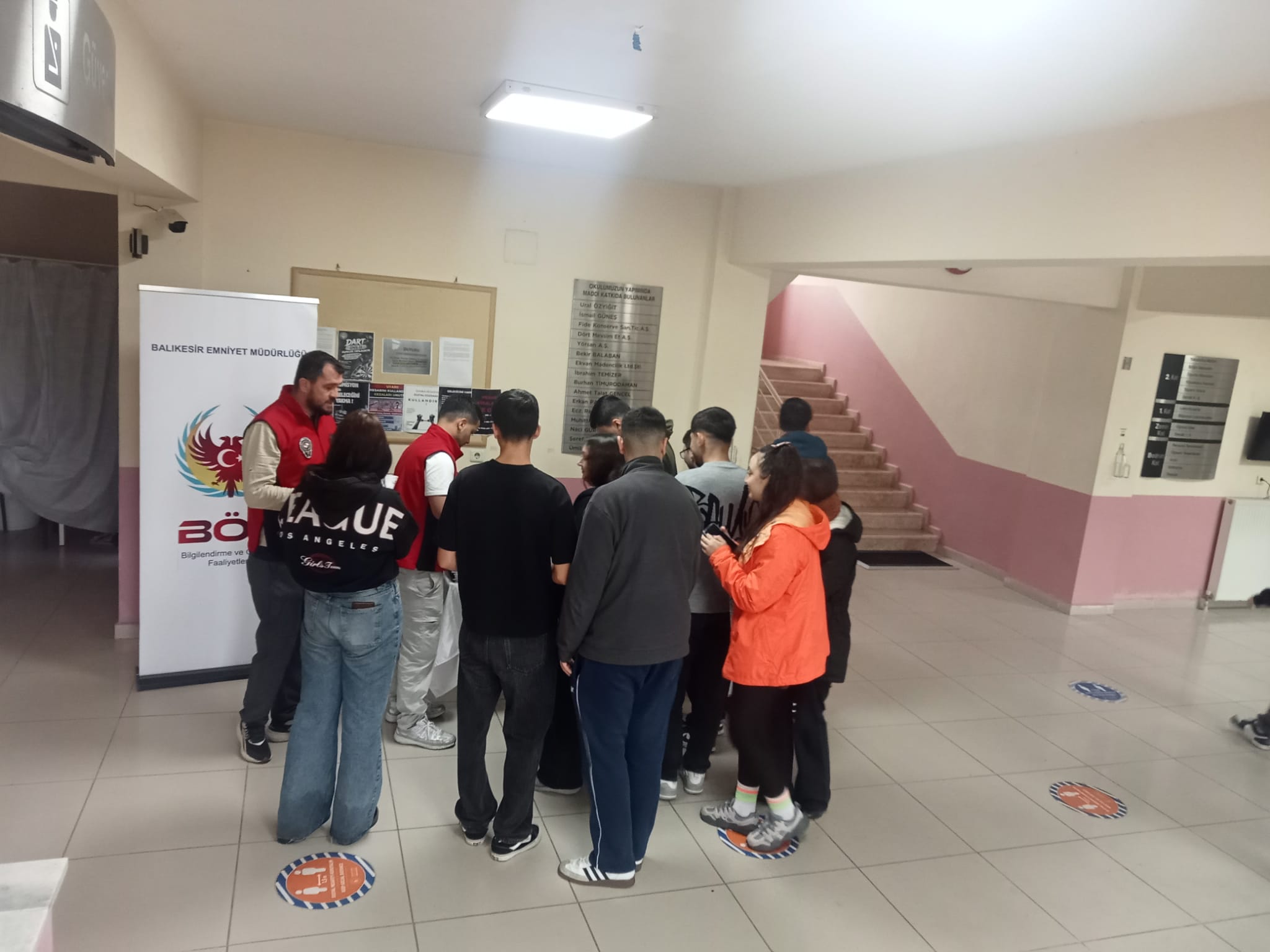 Yüksekokulumuzda BÖF Ekibinden "El Ele Güvenli Geleceğe" Projesi Kapsamında Bilgilendirme Standı  5