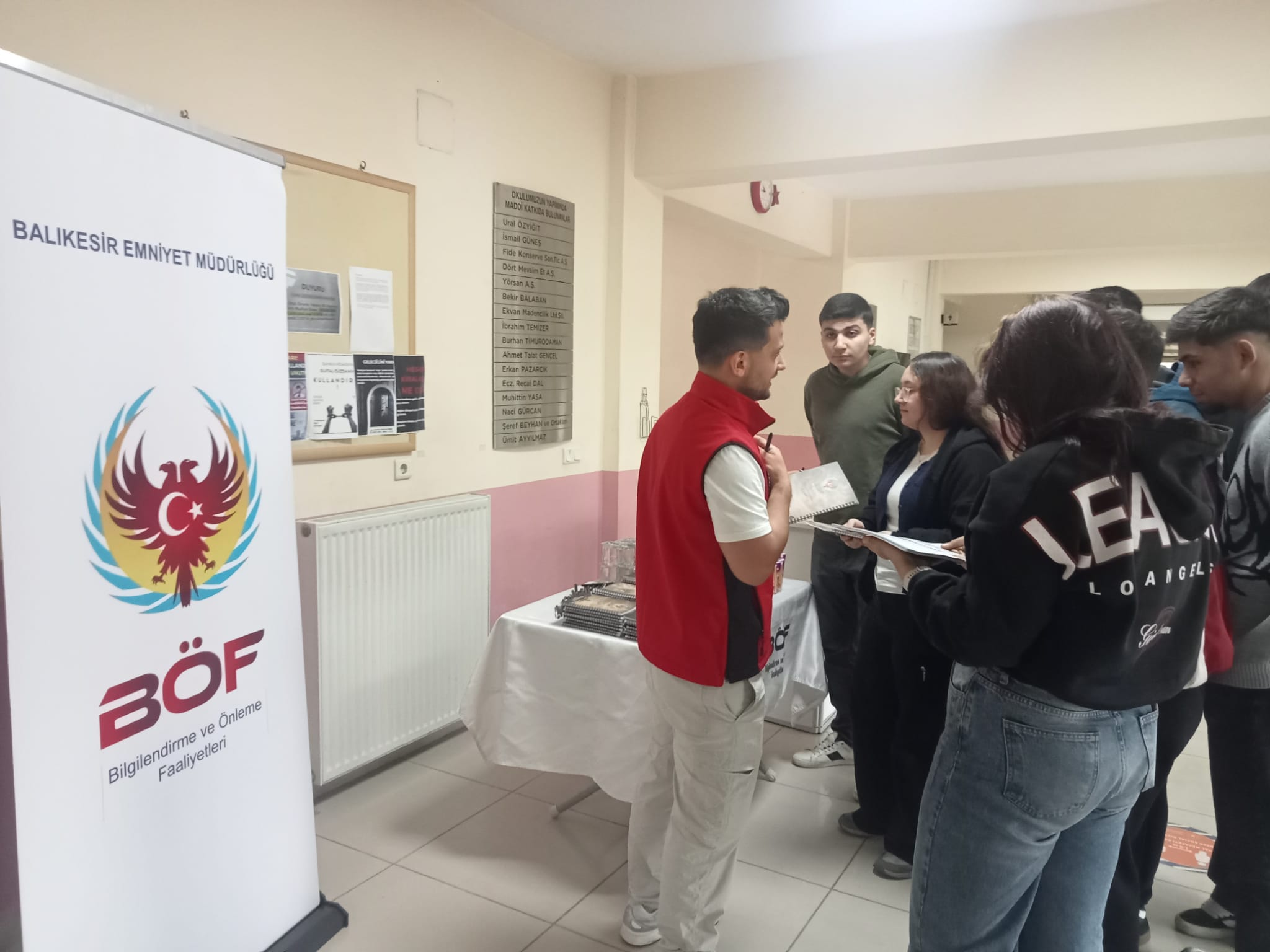 Yüksekokulumuzda BÖF Ekibinden "El Ele Güvenli Geleceğe" Projesi Kapsamında Bilgilendirme Standı  2