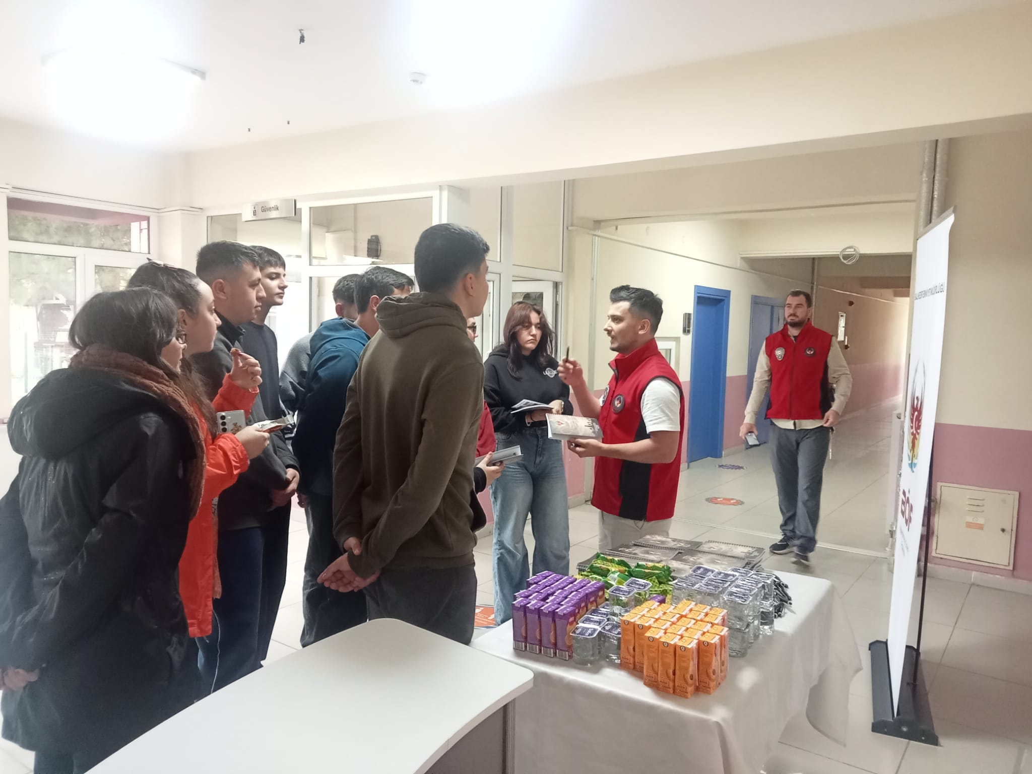 Yüksekokulumuzda BÖF Ekibinden "El Ele Güvenli Geleceğe" Projesi Kapsamında Bilgilendirme Standı  6