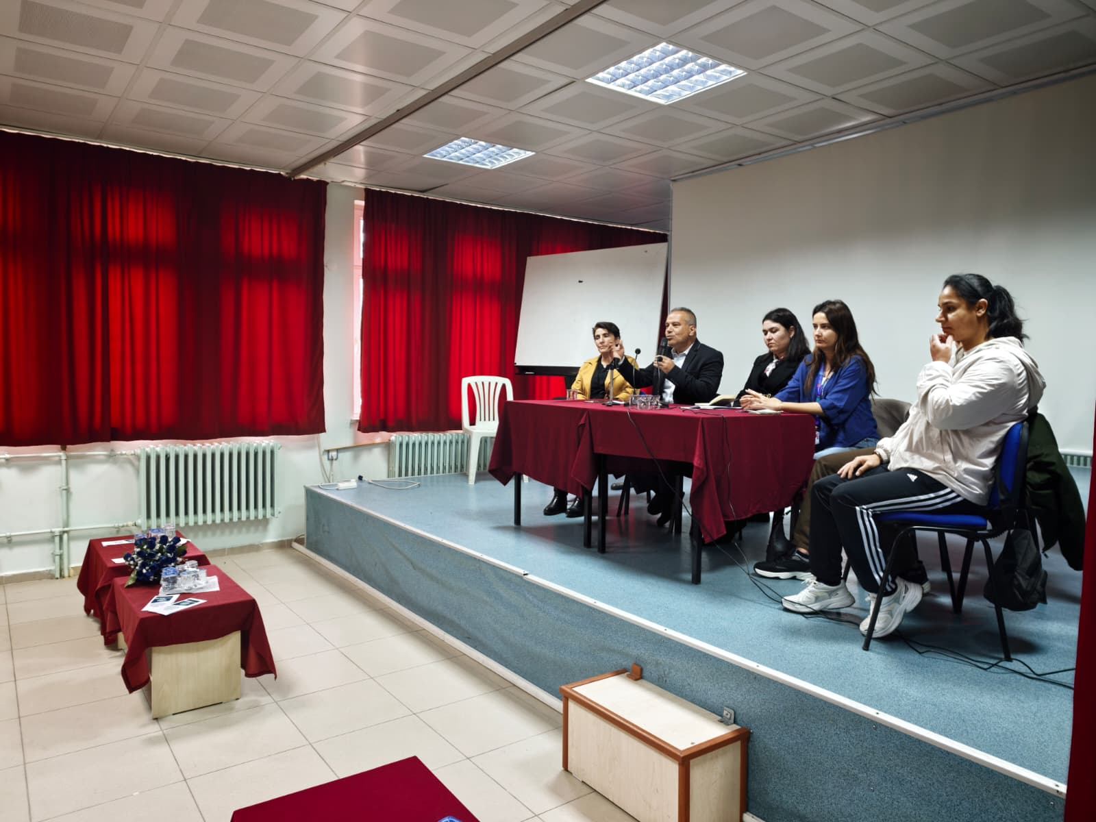 Dursunbey Gençlik ve Spor İlçe Müdürlüğünden Yüksekokulumuza Ziyaret: "Gençlik Buluşması ve Bilgilendirme Söyleşisi" Gerçekleştirildi