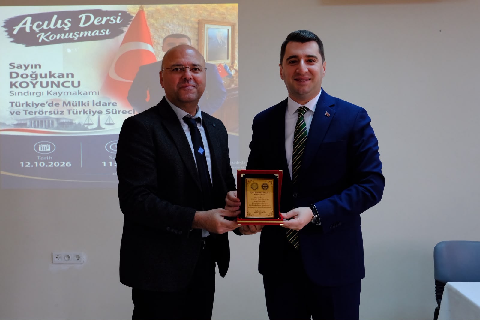 Sındırgı Meslek Yüksekokulu’nda Akademik Yılın İlk Dersi Sayın Kaymakam Doğukan Koyuncu tarafından gerçekleştirildi.