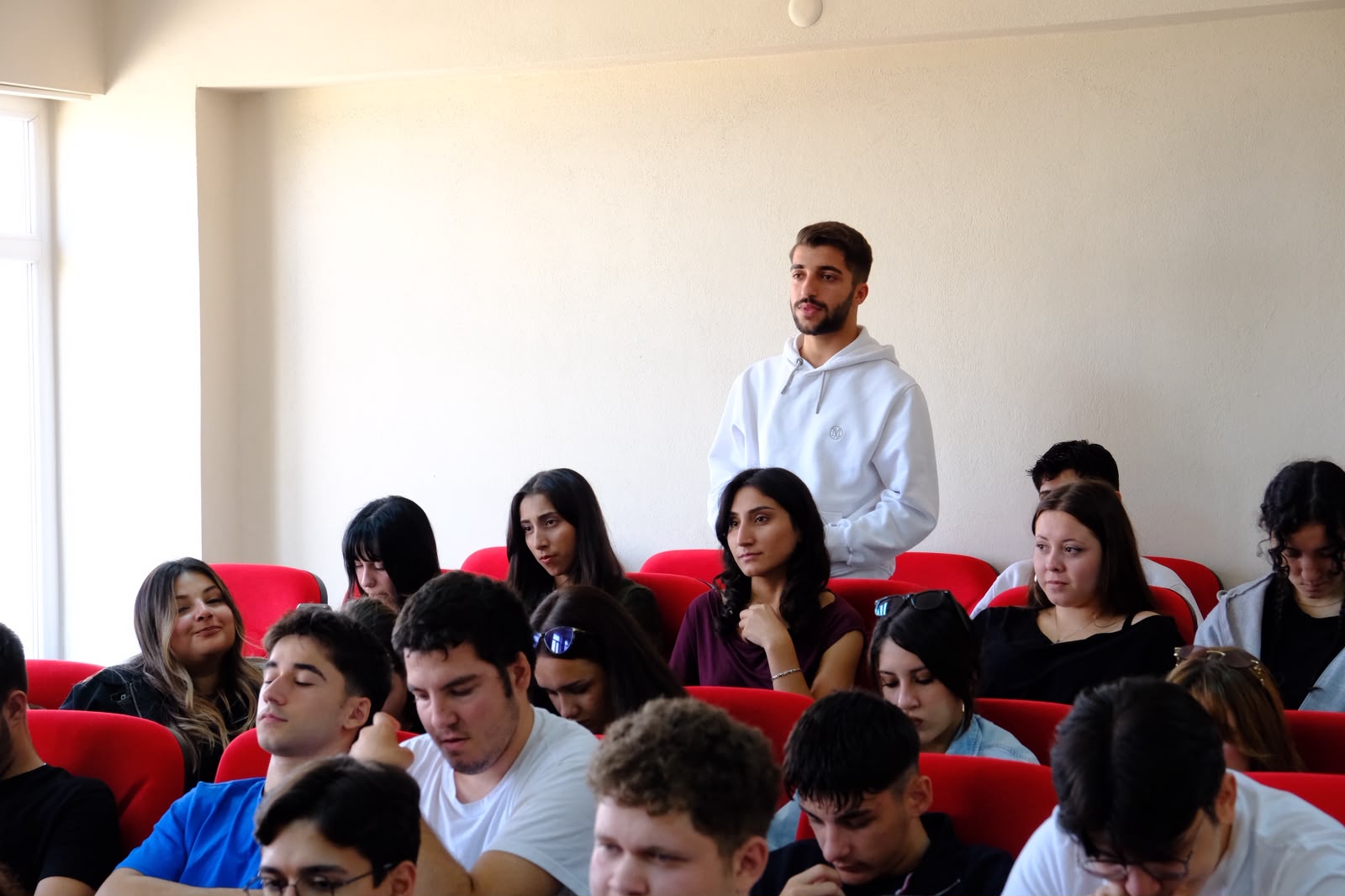 Sındırgı Meslek Yüksekokulu’nda Akademik Yılın İlk Dersi Sayın Kaymakam Doğukan Koyuncu tarafından gerçekleştirildi. 5