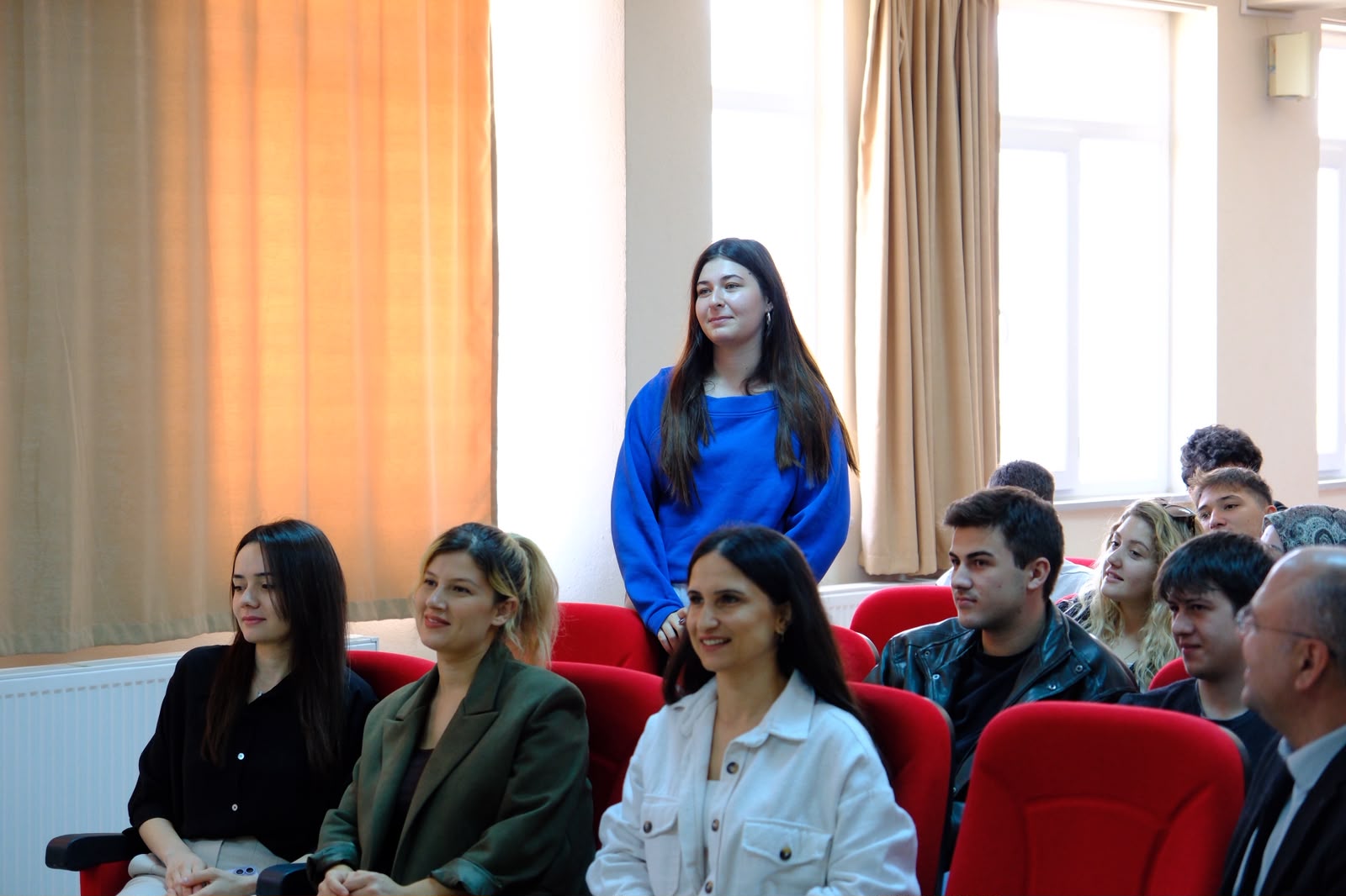 Sındırgı Meslek Yüksekokulu’nda Akademik Yılın İlk Dersi Sayın Kaymakam Doğukan Koyuncu tarafından gerçekleştirildi. 4