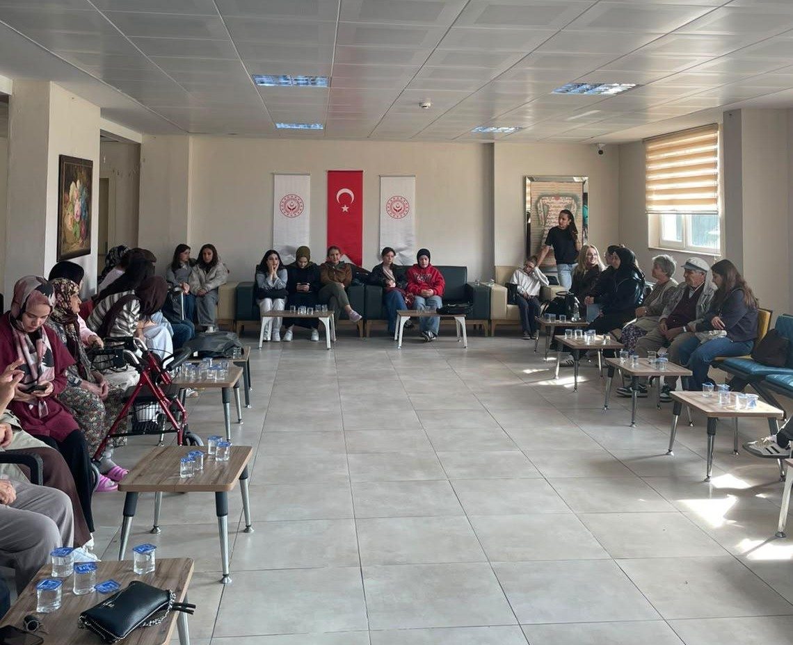 Balıkesir Üniversitesi Öğrencilerinden Huzurevi Sakinleriyle Anlamlı Etkinlik 2