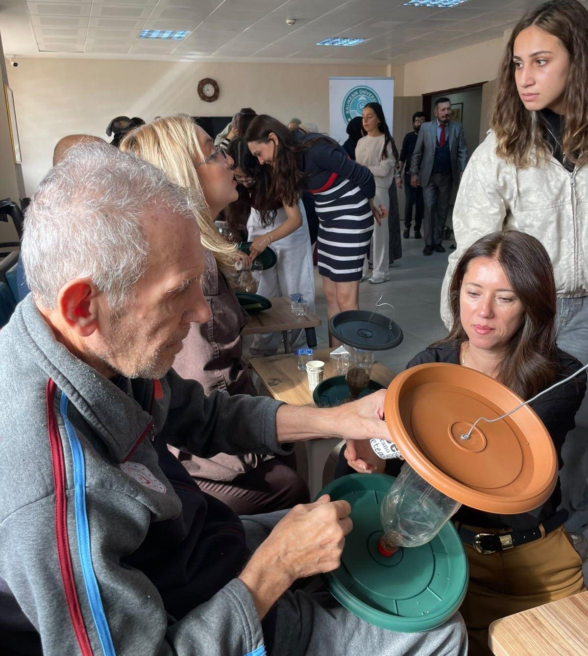 Balıkesir Üniversitesi Öğrencilerinden Huzurevi Sakinleriyle Anlamlı Etkinlik 3