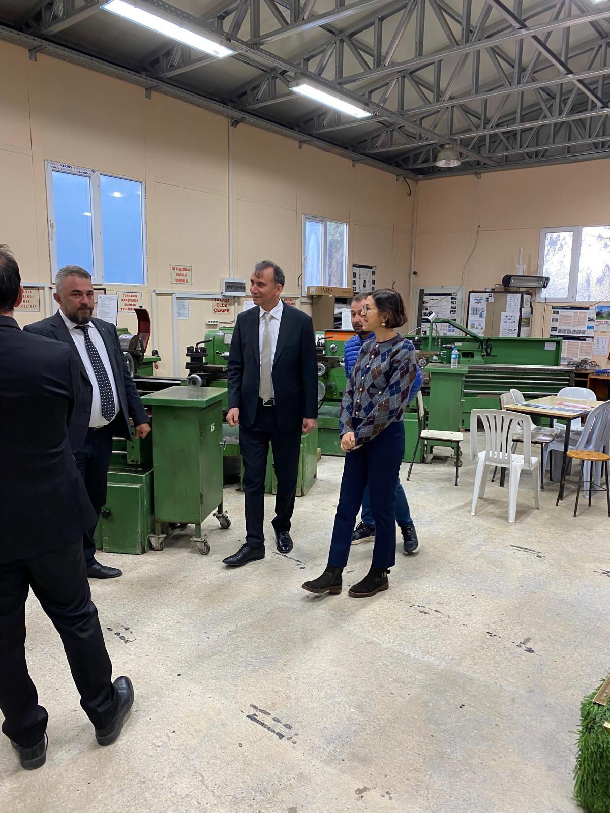 Kaymakamımız Sayın Zafer ENGİN’den Edremit Meslek Yüksekokuluna Ziyaret 11