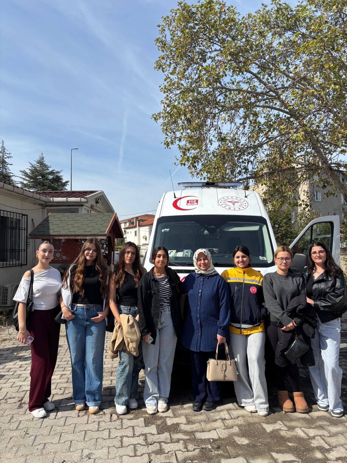 Acil Sağlık Hizmetleri Dersi Kapsamında, İvrindi 1 Nolu Acil Sağlık Hizmetleri İstasyonuna Teknik Gezi Düzenlendi.