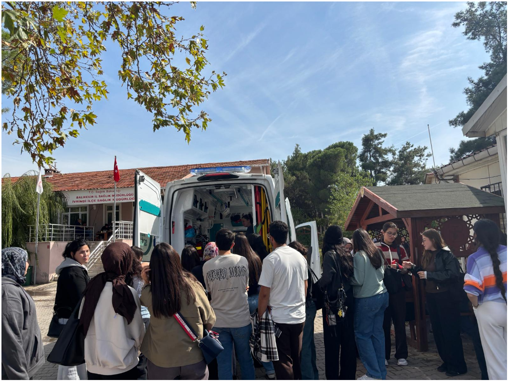 Acil Sağlık Hizmetleri Dersi Kapsamında, İvrindi 1 Nolu Acil Sağlık Hizmetleri İstasyonuna Teknik Gezi Düzenlendi. 3