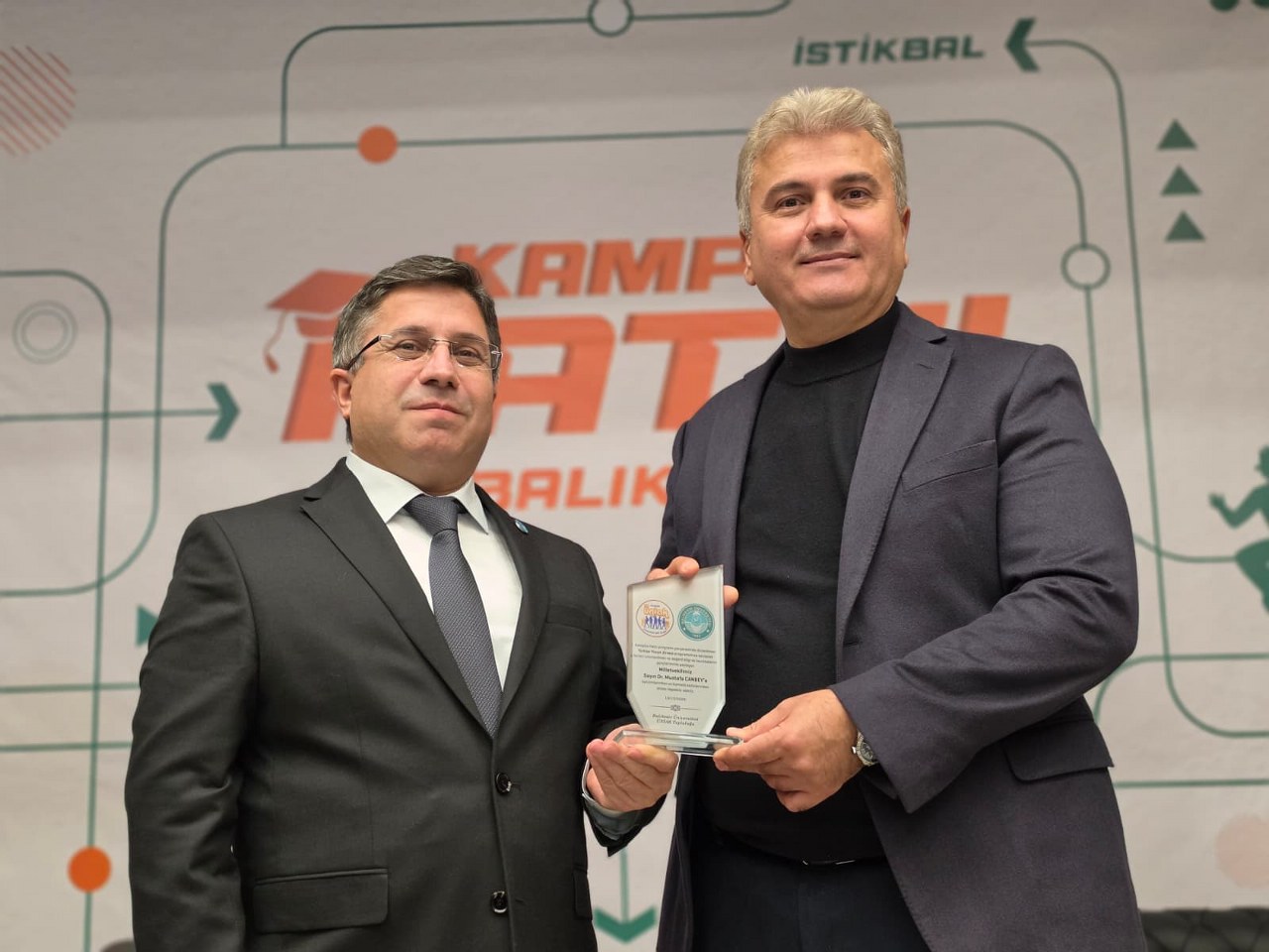 Balıkesir Üniversitesinde Türkiye Yüzyılı Zirvesi Düzenlendi 12