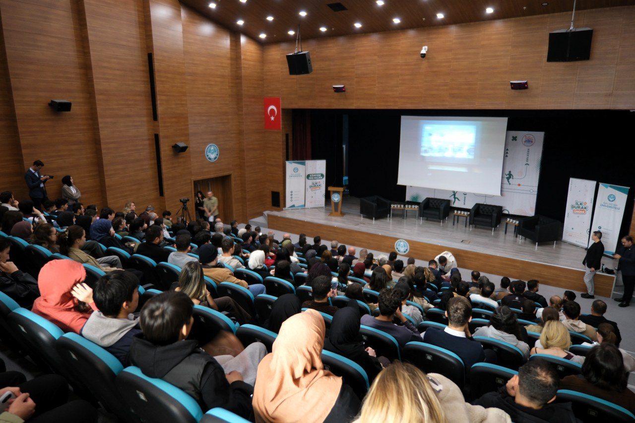 Balıkesir Üniversitesinde Türkiye Yüzyılı Zirvesi Düzenlendi 4