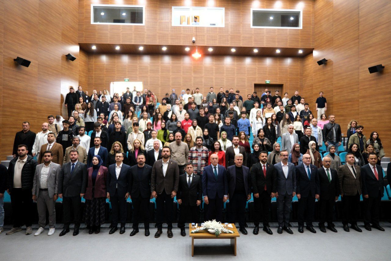Balıkesir Üniversitesinde Türkiye Yüzyılı Zirvesi Düzenlendi 3