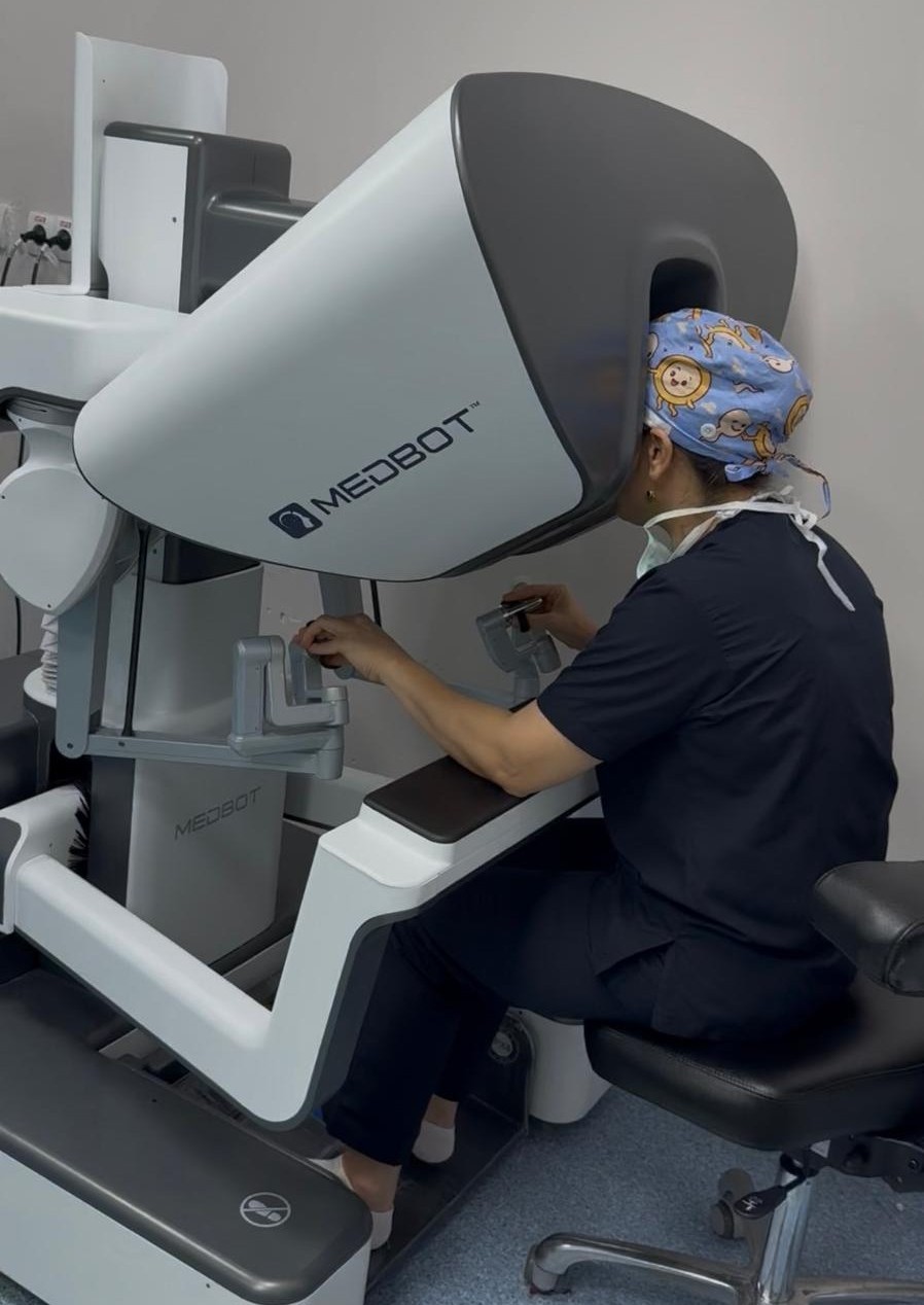 BAÜN Hastanesinde Sağlıkta Teknoloji Dönemi: İlk Robotik Cerrahi Ameliyatı Başarıyla Yapıldı 6