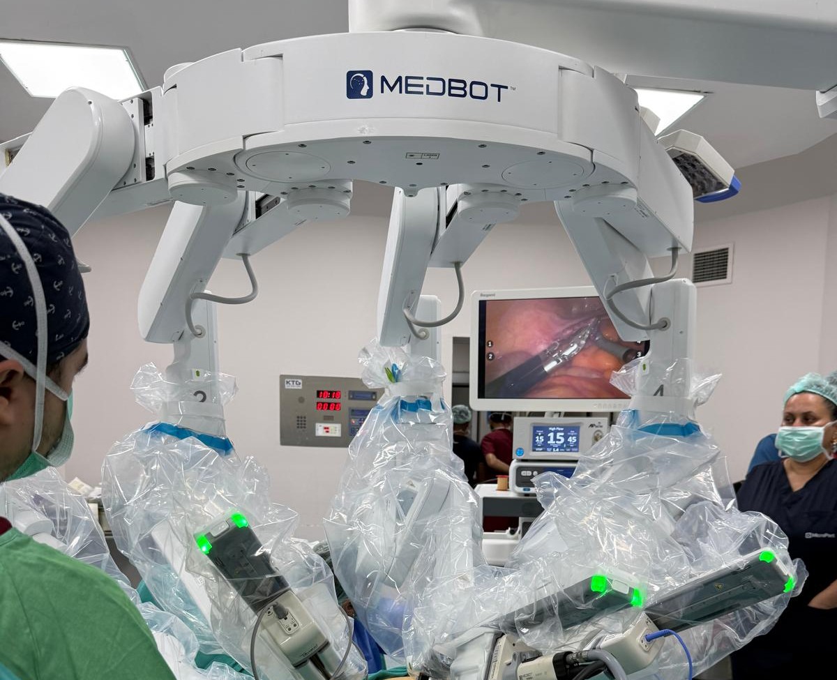 BAÜN Hastanesinde Sağlıkta Teknoloji Dönemi: İlk Robotik Cerrahi Ameliyatı Başarıyla Yapıldı 7