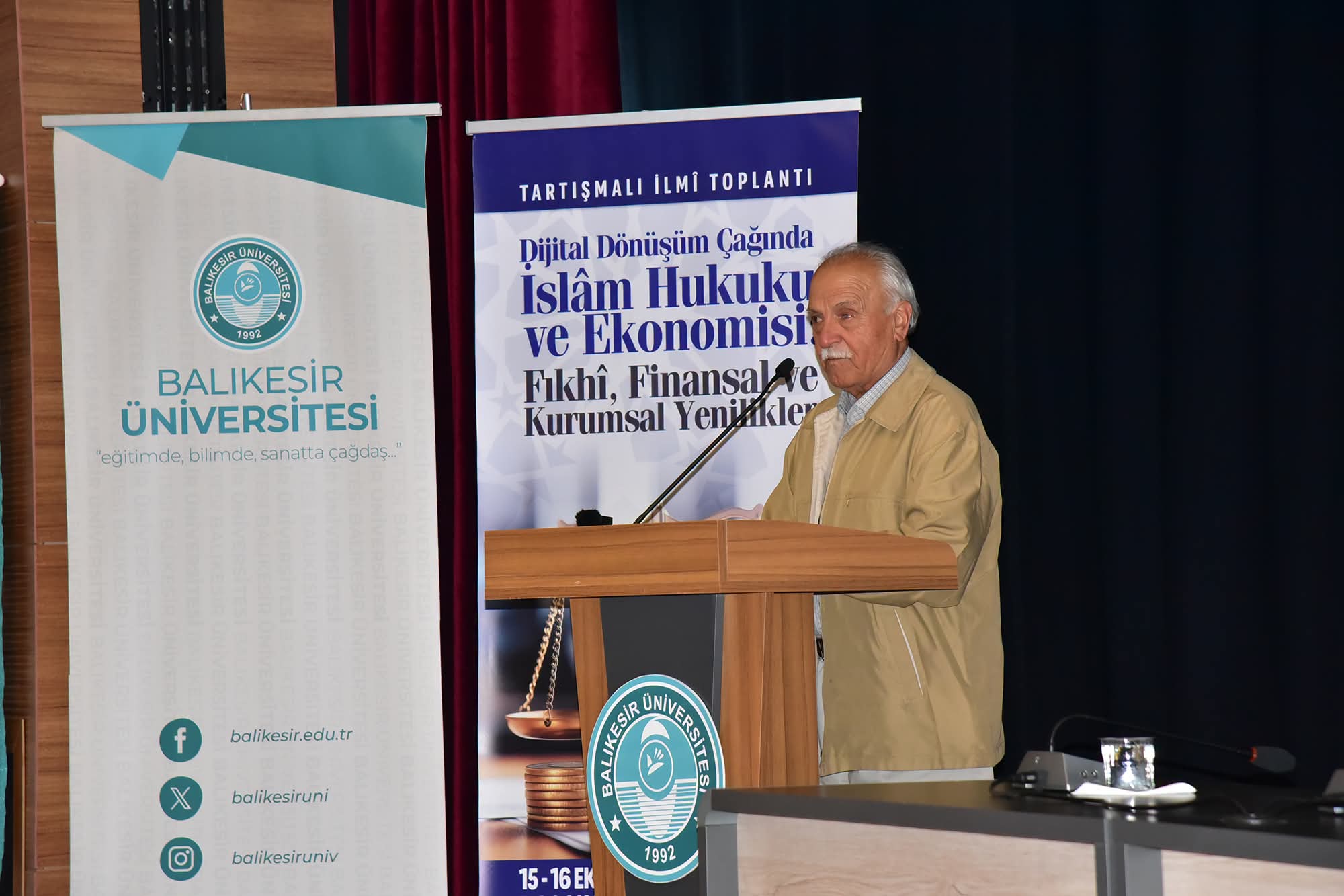 DİJİTAL DÖNÜŞÜM ÇAĞINDA İSLAM HUKUKU VE EKONOMİSİ ADLI İLMİ TOPLANTI YAPILDI 2