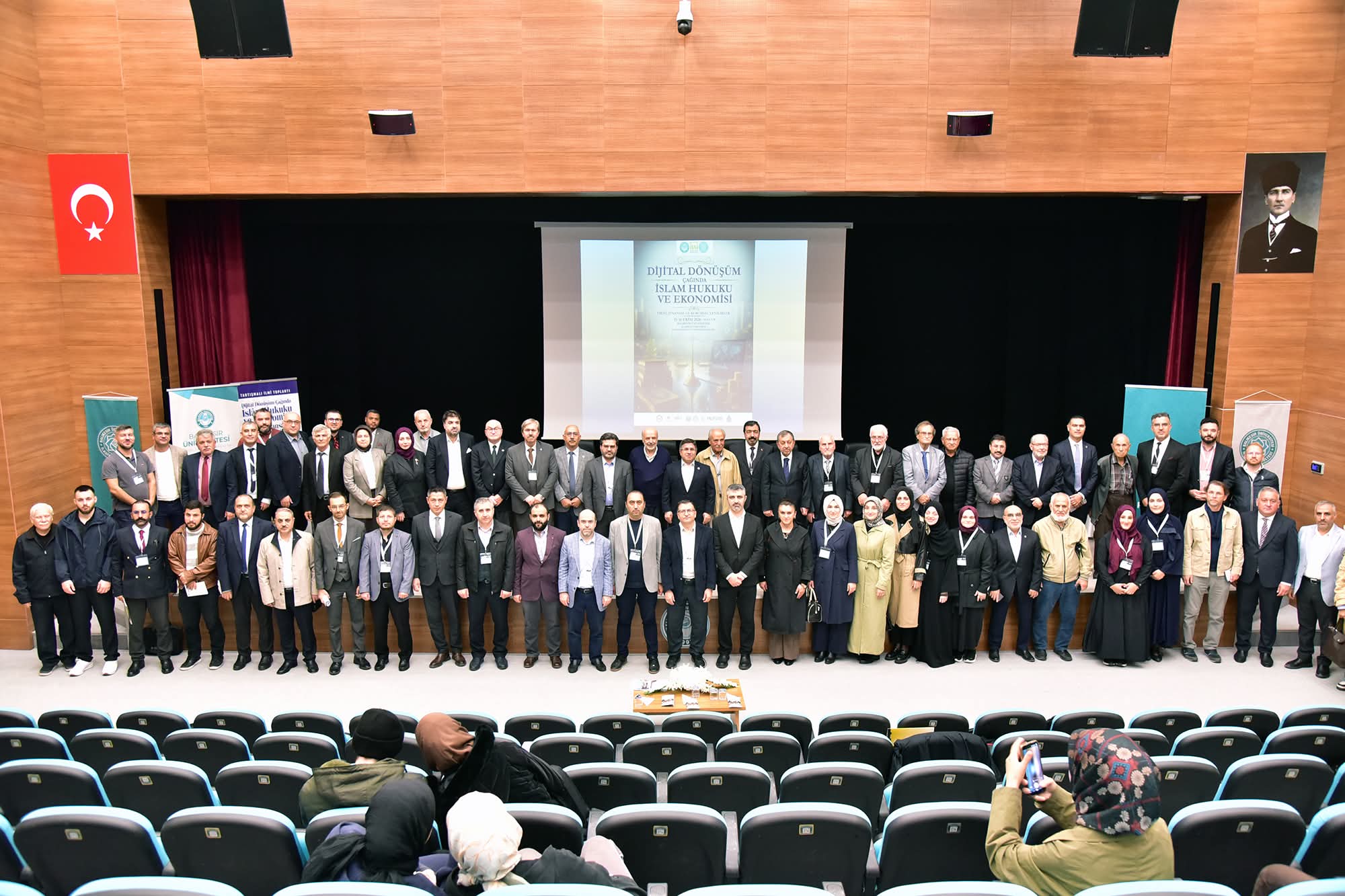 DİJİTAL DÖNÜŞÜM ÇAĞINDA İSLAM HUKUKU VE EKONOMİSİ ADLI İLMİ TOPLANTI YAPILDI 6