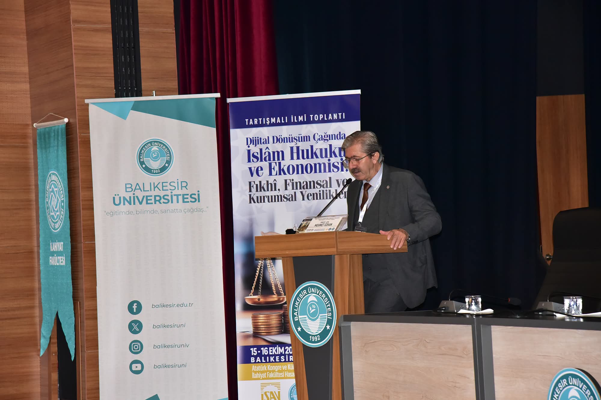 DİJİTAL DÖNÜŞÜM ÇAĞINDA İSLAM HUKUKU VE EKONOMİSİ ADLI İLMİ TOPLANTI YAPILDI 5