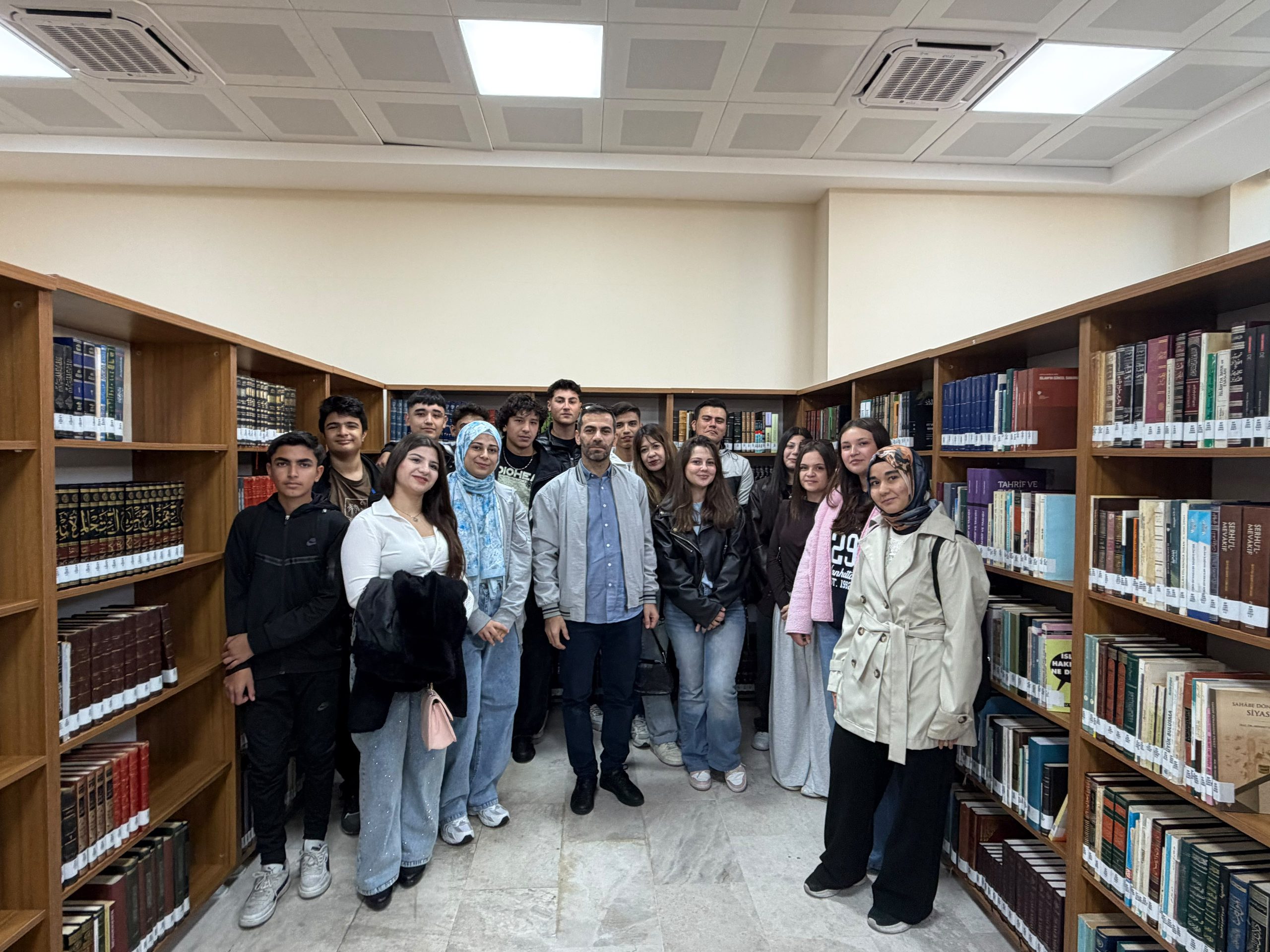 Havran Anadolu Lisesi Öğrencilerinden İlahiyat Fakültemize Ziyaret 6