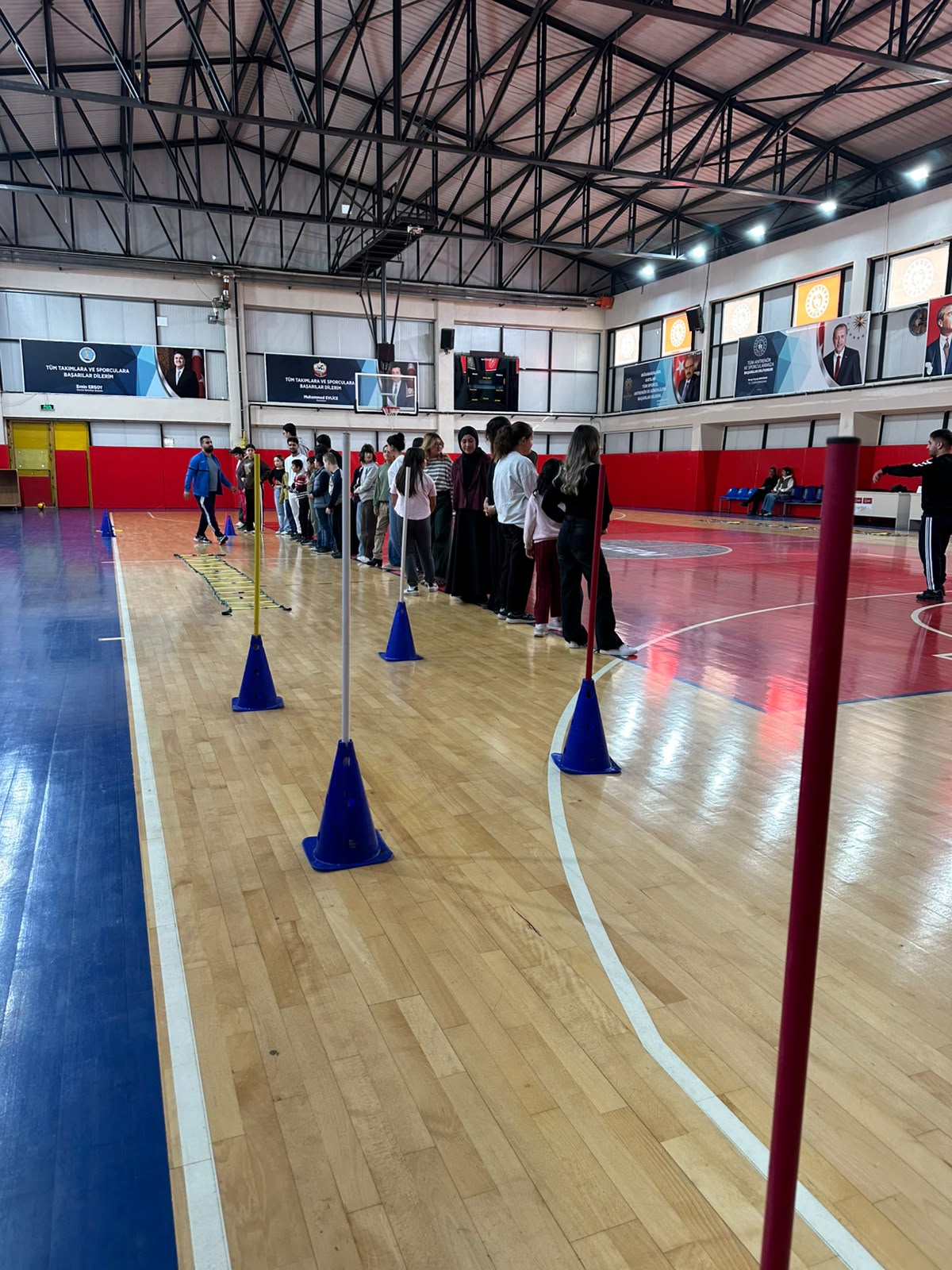 Havran Meslek Yüksekokulu Öğrencilerinden Anlamlı Etkinlik. Özel Öğrencilerle Sporun Birleştirici Gücünde Buluştular 4