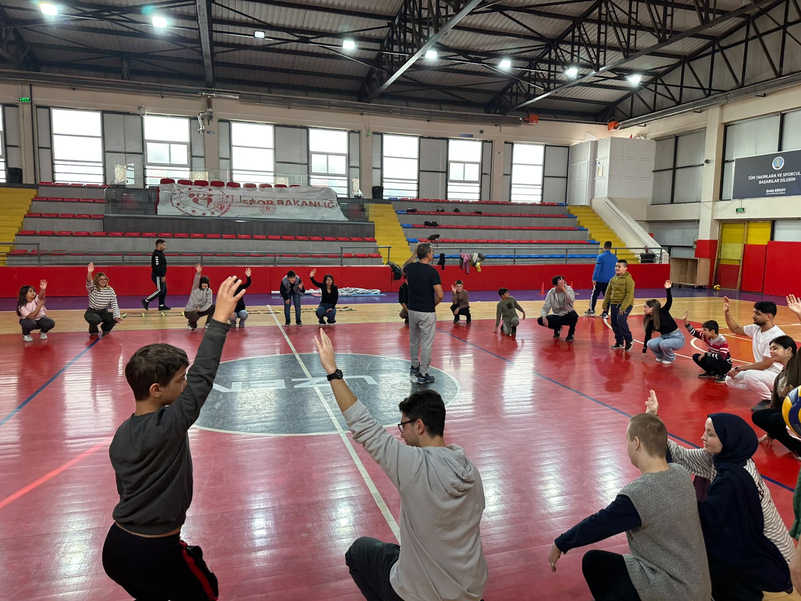 Havran Meslek Yüksekokulu Öğrencilerinden Anlamlı Etkinlik. Özel Öğrencilerle Sporun Birleştirici Gücünde Buluştular 3