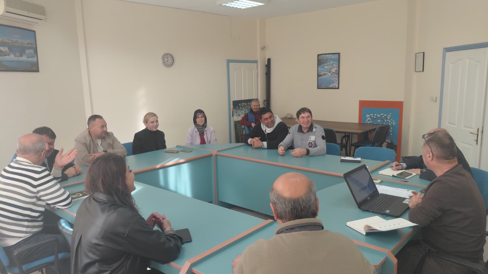 Ayvalık Meslek Yüksekokulunda Memur Ve Güvenlik Görevlileri İle Medek Kapsamında Bilgilendirme Toplantısı Gerçekleştirildi 1